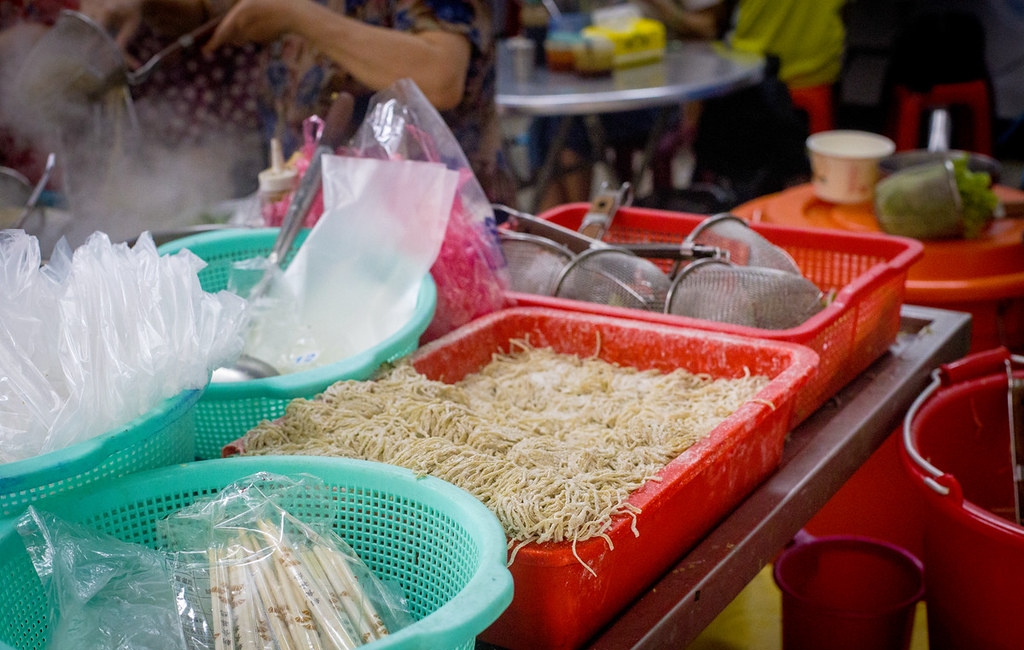 【松山美食】新東街米粉湯，隱藏在草埔市場的無名早午餐黑白切推薦(菜單) @趙先生吃飯
