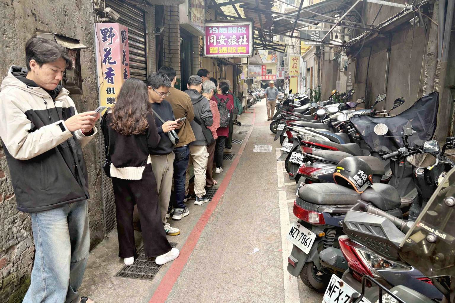 【桃園美食】雅室牛排桃園藝文店，台北30年老店品質神複製，經典濃湯跟牛排推薦 (菜單/價錢) @趙先生吃飯