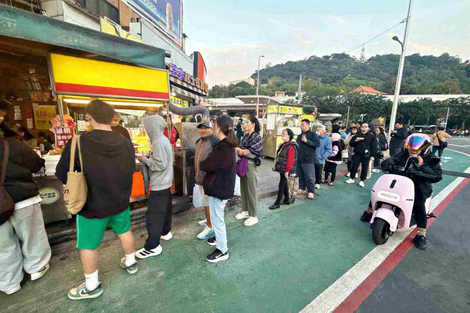 【板橋美食】食三麵屋｜巷仔內的麵店寶藏！沒寫在菜單上的隱藏吃法你知道嗎？ @趙先生吃飯