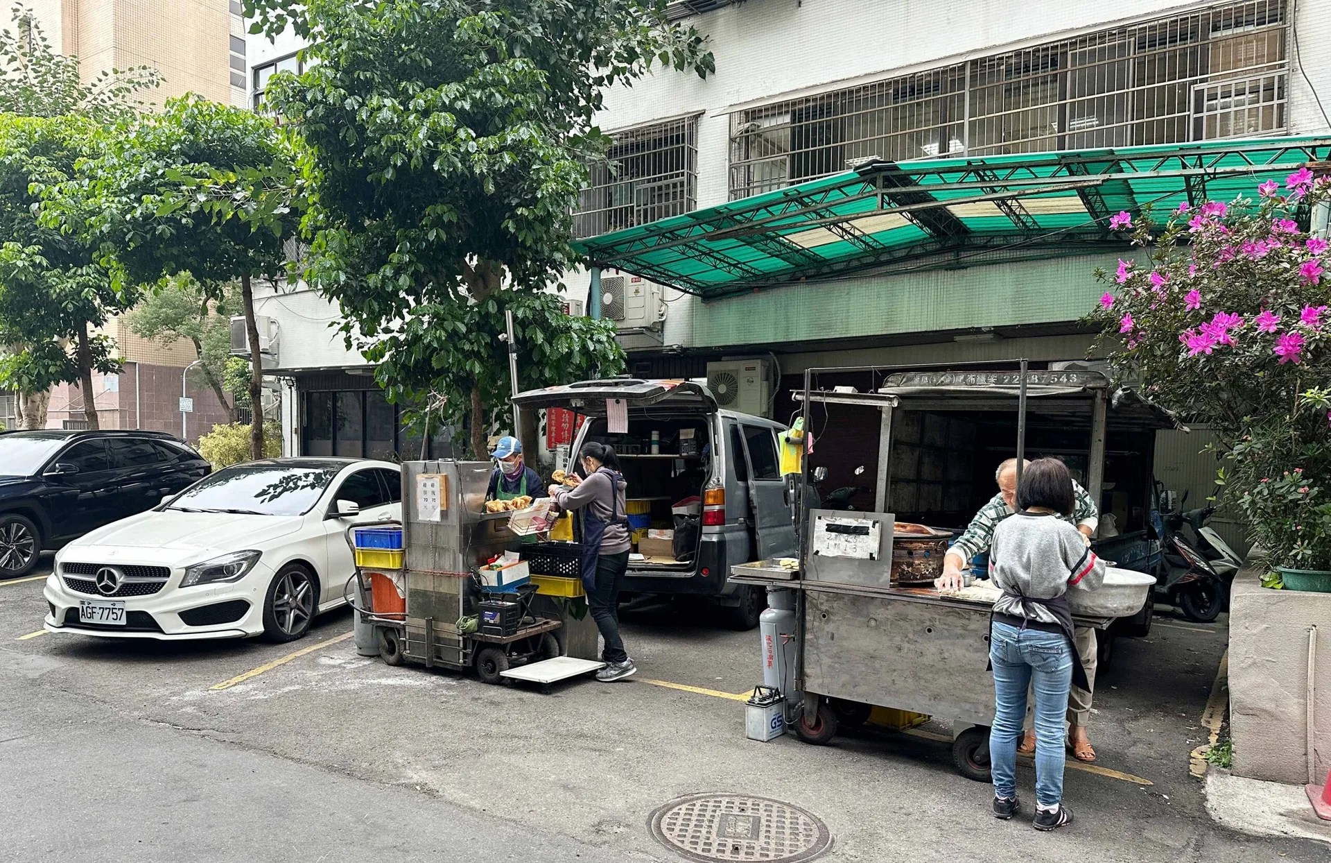【台北美食】一志雞排，1.5小時完售的傳說，傳統裹粉酥脆多汁推薦(菜單) @趙先生吃飯