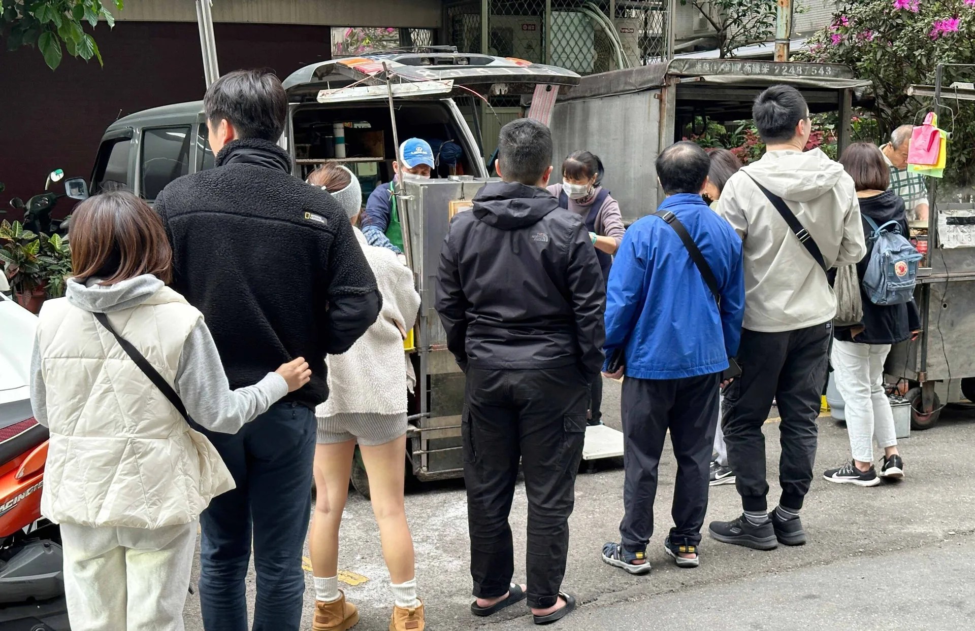 【台北美食】一志雞排,1.5小時完售的傳說,傳統裹粉酥脆多汁推薦(菜單) @趙先生吃飯 【台北美食】一志雞排,1.5小時完售的傳說,傳統裹粉酥脆多汁推薦(菜單) @趙先生吃飯