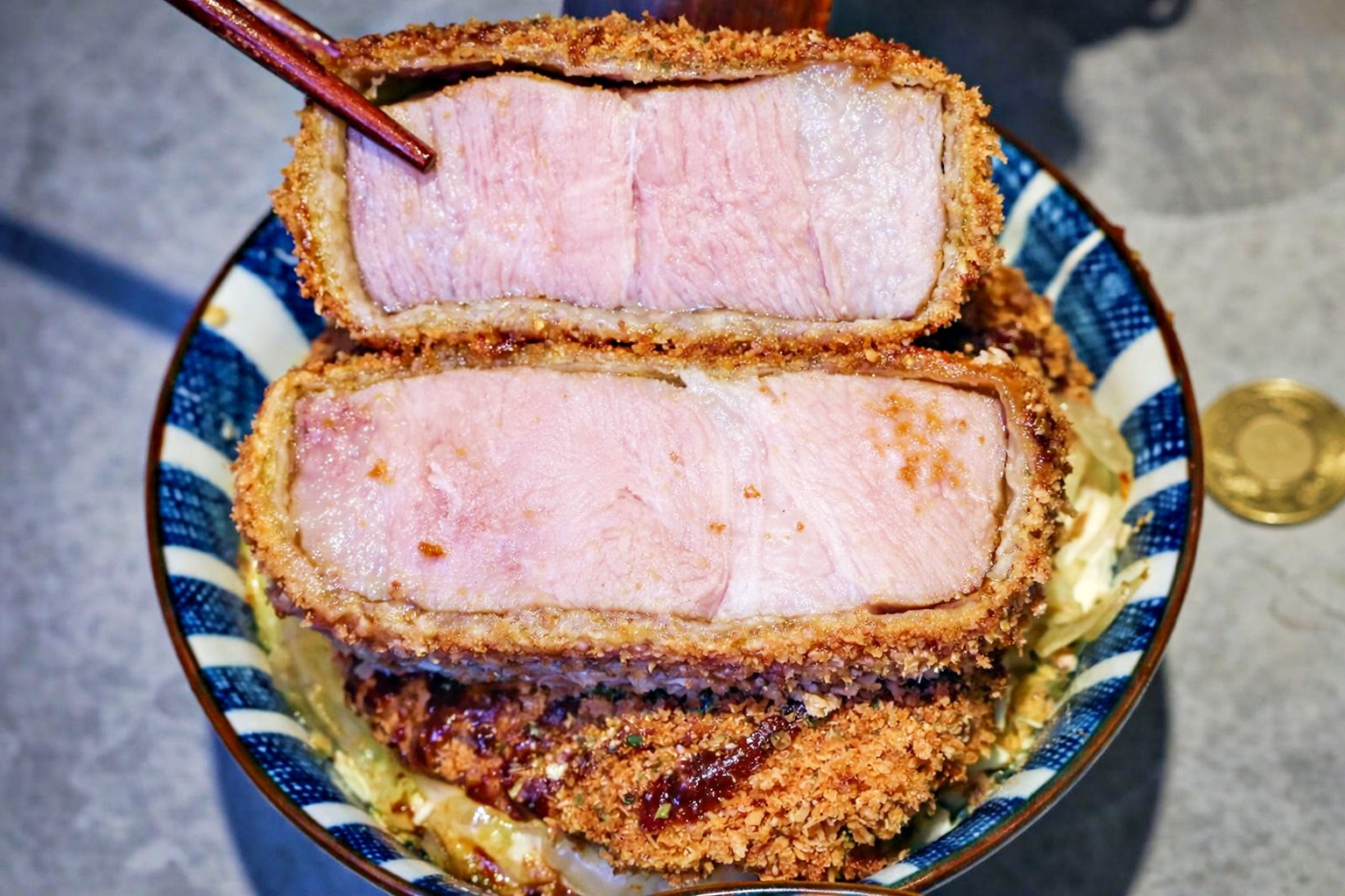 【士林美食】華榮街水煎包攤車，大顆高麗菜水煎包，開攤就排隊推薦(菜單) @趙先生吃飯