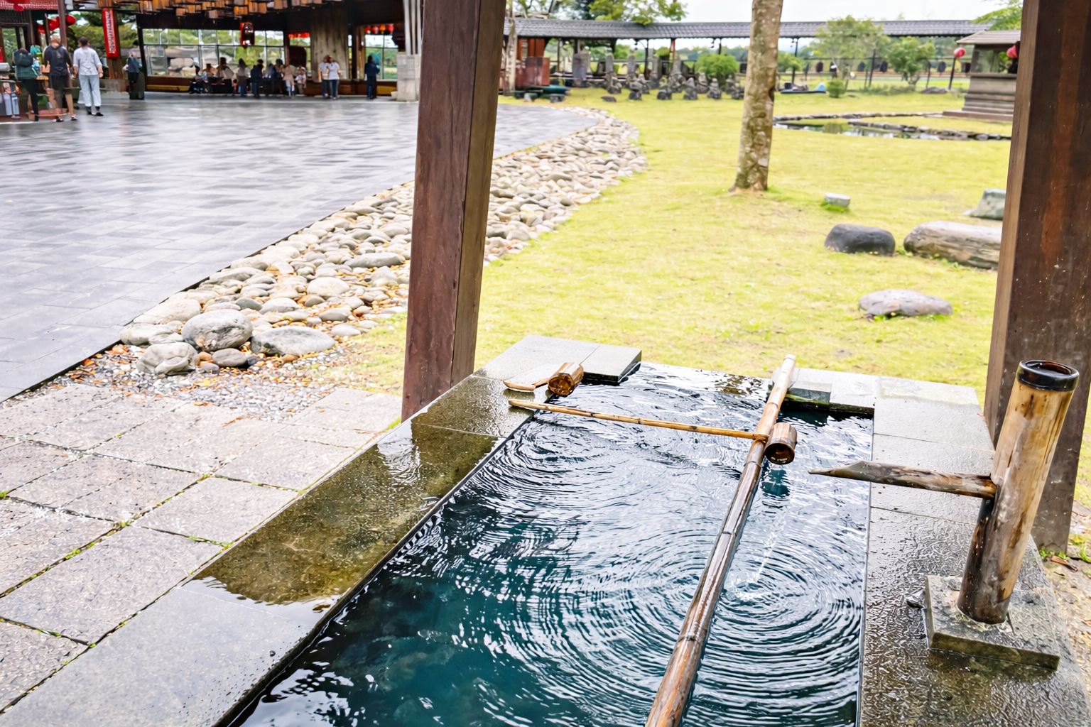 【宜蘭美食景點】《宜蘭北后寺》、《聽水咖啡》，秒飛日本免門票禪意庭園配溪景咖啡推薦(菜單) @趙先生吃飯