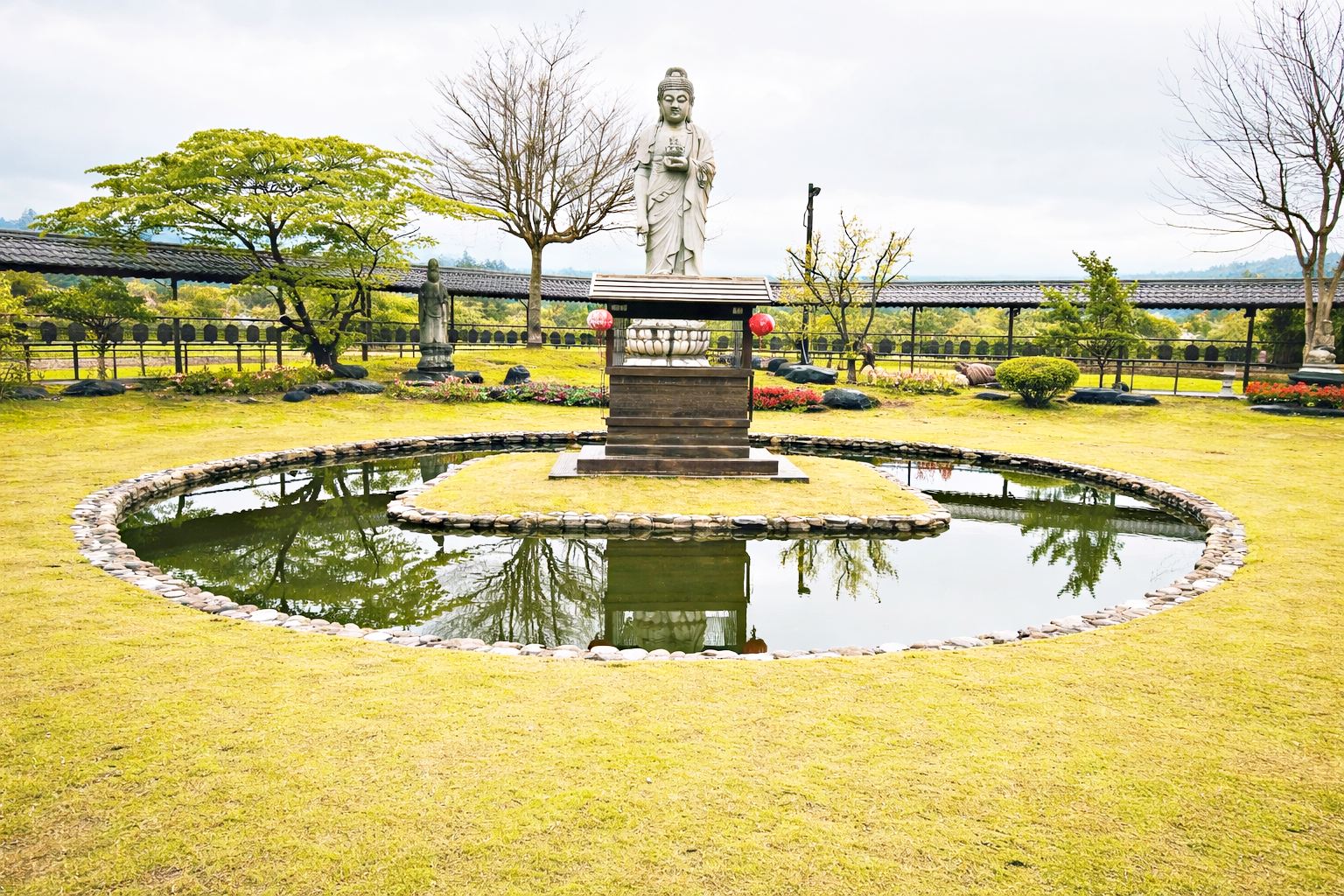 【宜蘭美食景點】《宜蘭北后寺》、《聽水咖啡》，秒飛日本免門票禪意庭園配溪景咖啡推薦(菜單) @趙先生吃飯