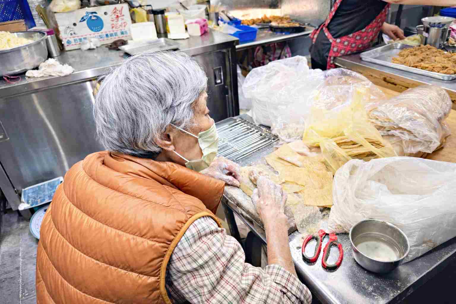 【北投美食】北投鼎邊銼，在地人私藏的六十年市場老店，阿嬤手工現包現炸推薦(菜單) @趙先生吃飯