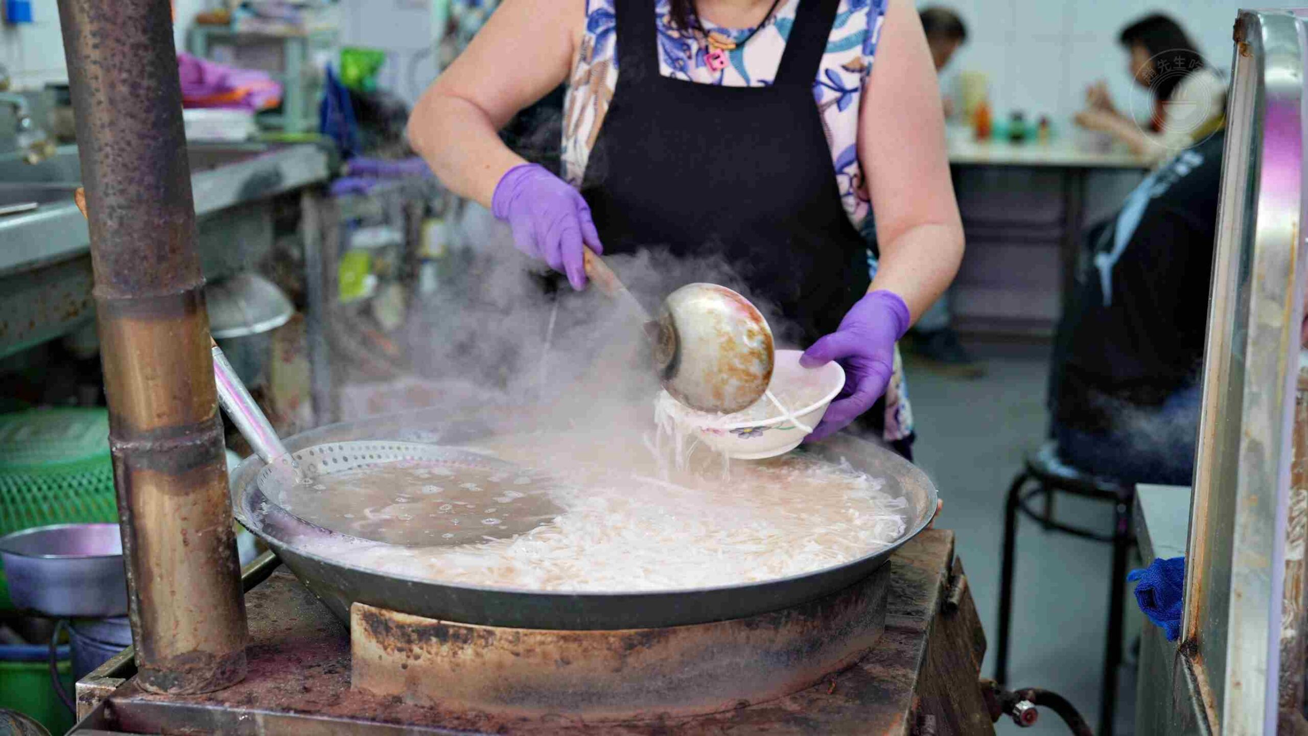 【台南美食】葉家小卷米粉，每天排隊賣完就收的Q彈粗米粉，米其林跟500碗也愛(菜單) @趙先生吃飯