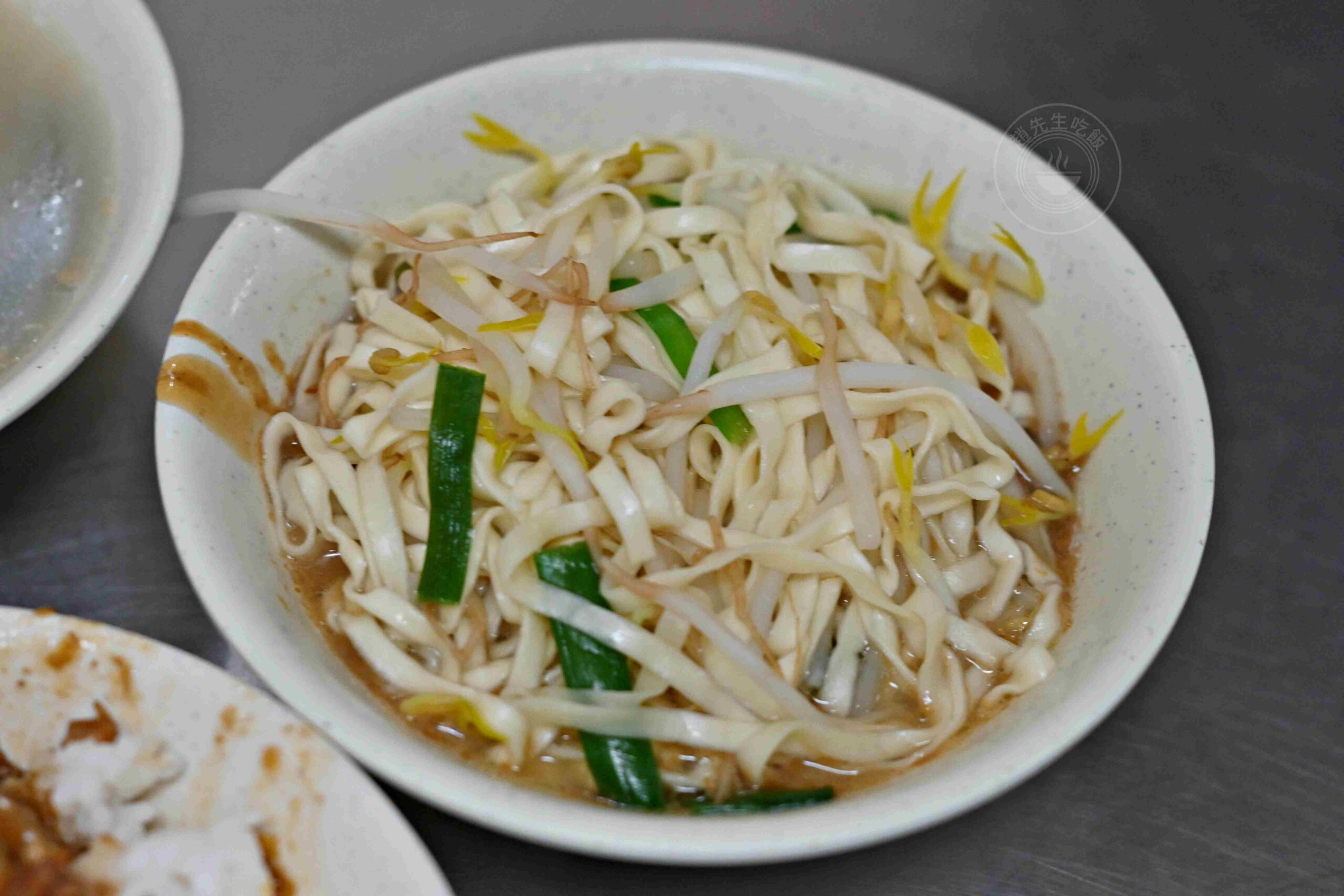 【基隆美食】六號碼頭麵店五層豬腸湯，超厚實層次感五層豬腸湯、古早味乾麵推薦(菜單) @趙先生吃飯