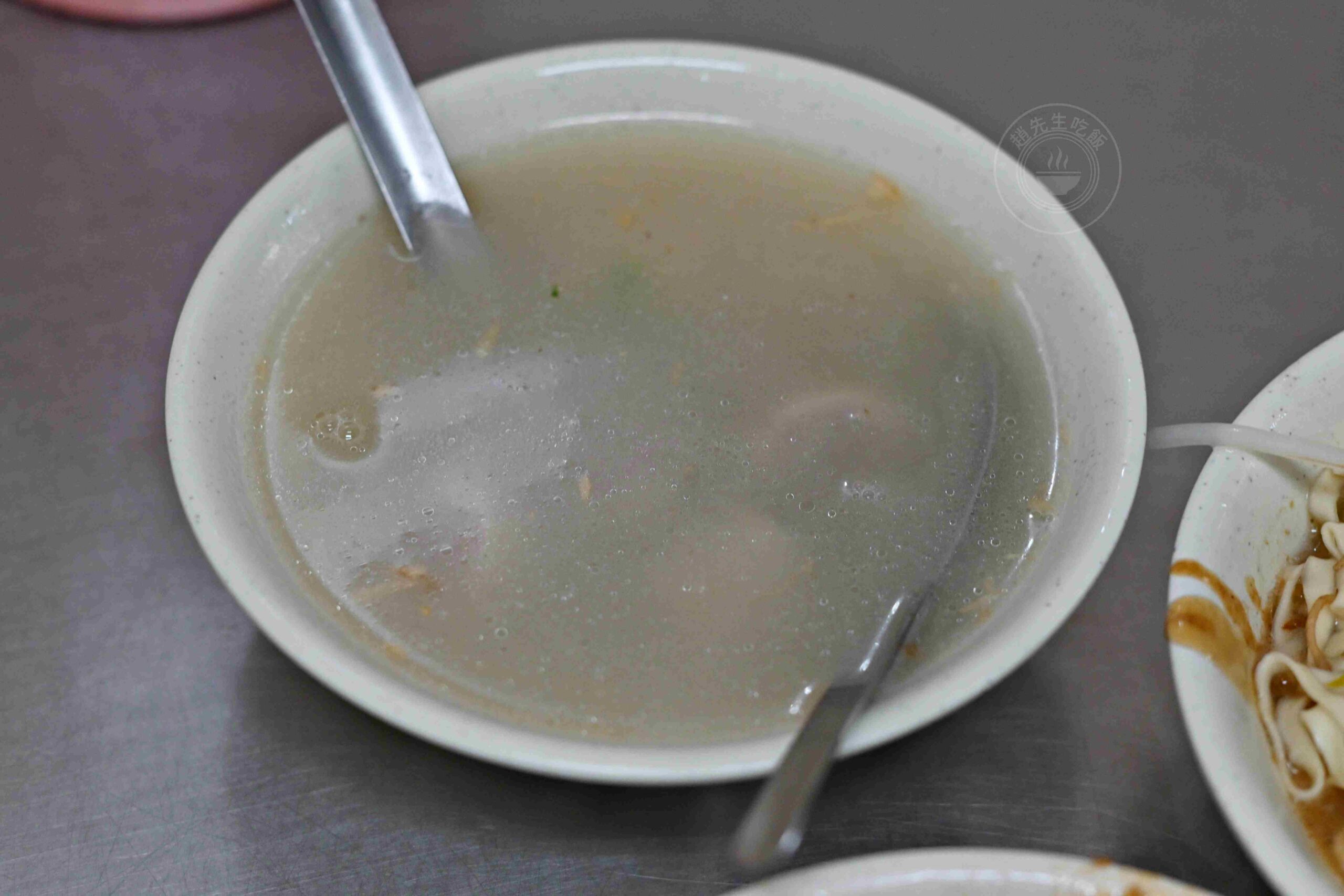 【基隆美食】六號碼頭麵店五層豬腸湯，超厚實層次感五層豬腸湯、古早味乾麵推薦(菜單) @趙先生吃飯