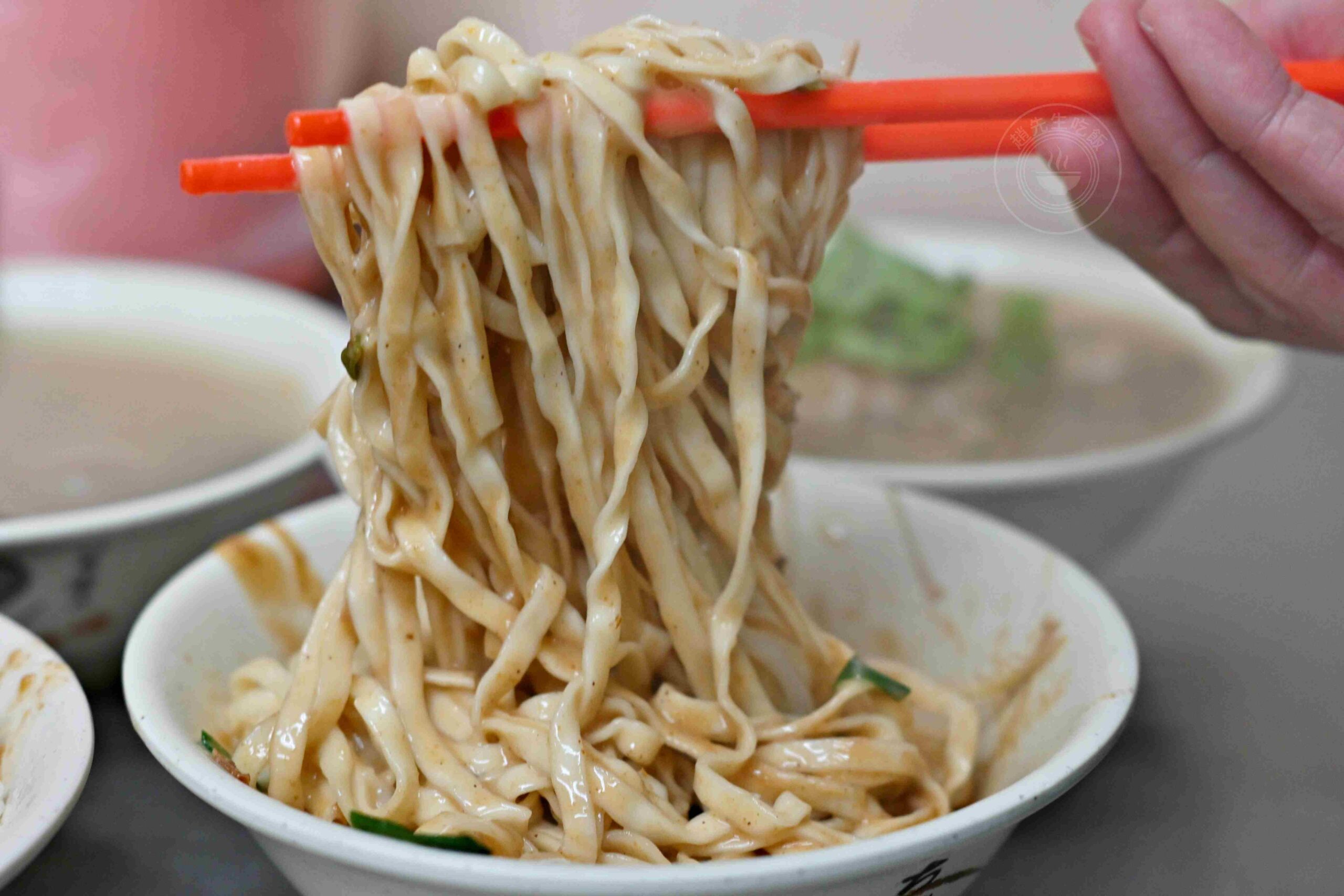 【基隆美食】六號碼頭麵店五層豬腸湯，超厚實層次感五層豬腸湯、古早味乾麵推薦(菜單) @趙先生吃飯