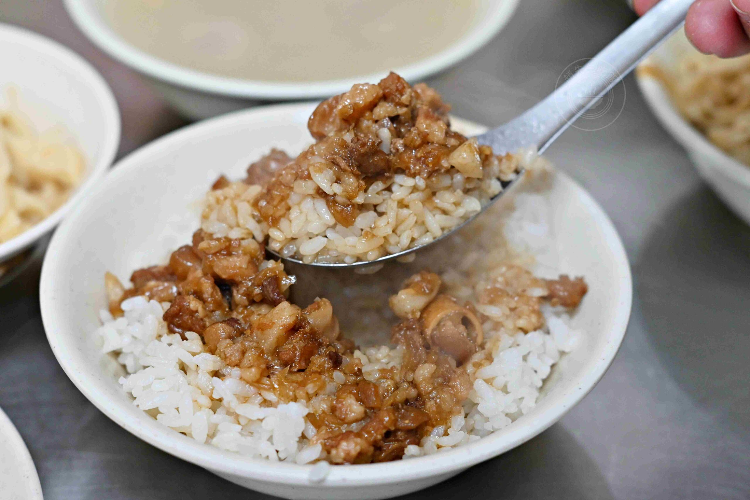 【基隆美食】六號碼頭麵店五層豬腸湯，超厚實層次感五層豬腸湯、古早味乾麵推薦(菜單) @趙先生吃飯