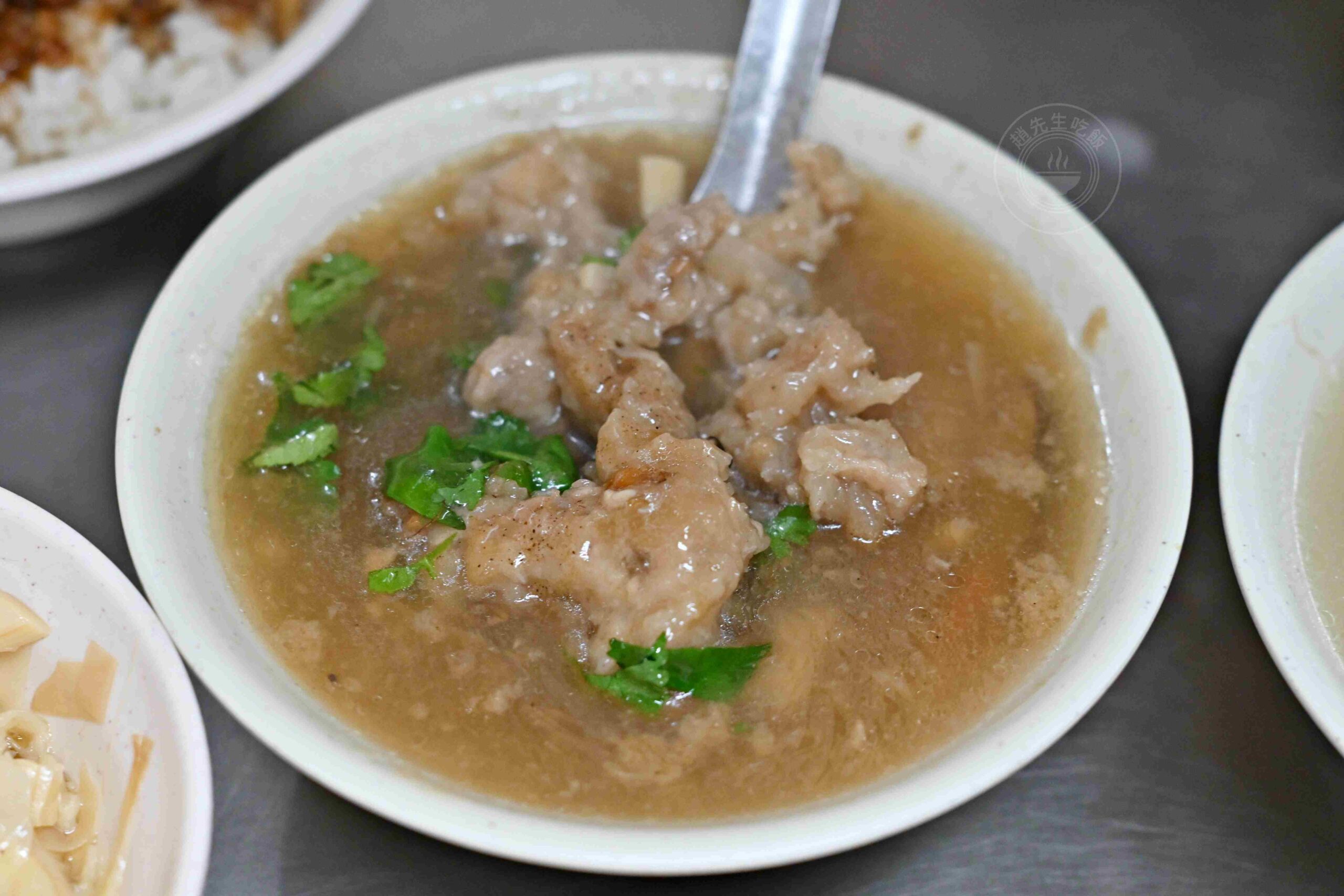 【基隆美食】六號碼頭麵店五層豬腸湯，超厚實層次感五層豬腸湯、古早味乾麵推薦(菜單) @趙先生吃飯