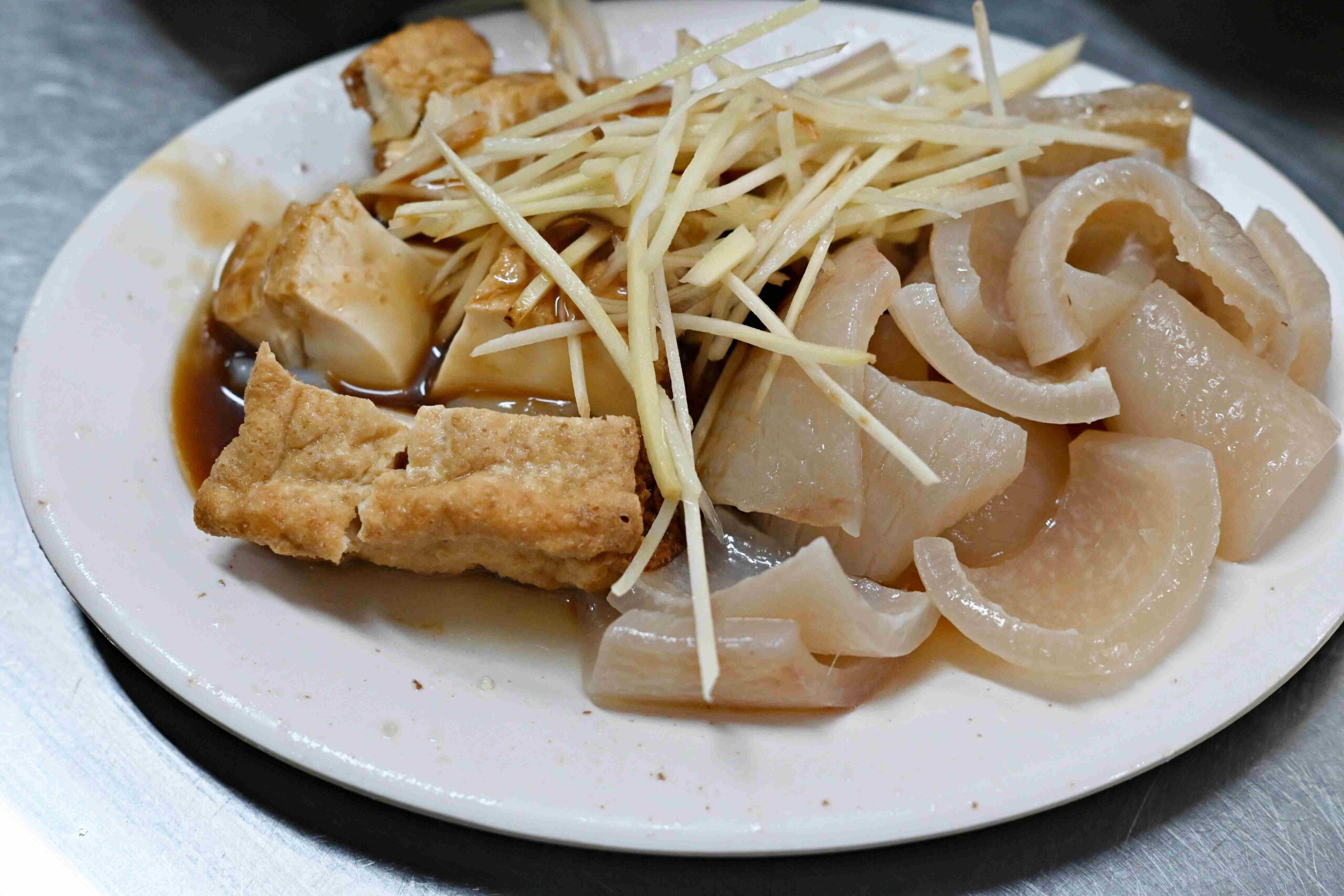 【松山美食】新東街米粉湯，隱藏在草埔市場的無名早午餐黑白切推薦(菜單) @趙先生吃飯