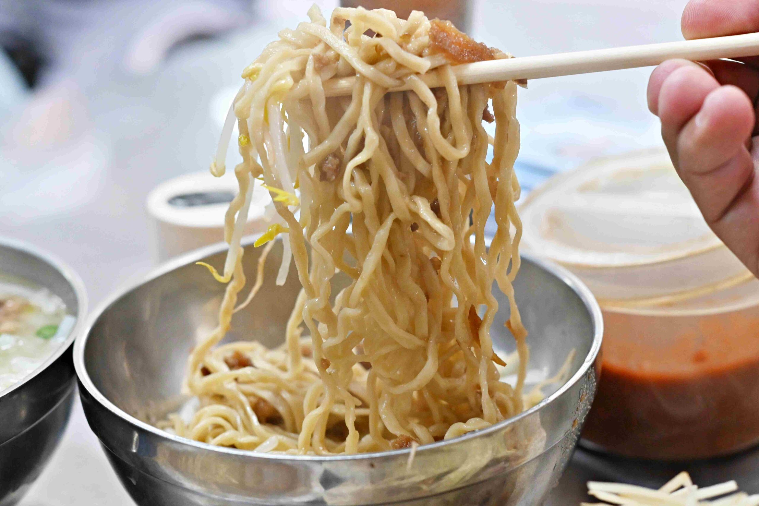 【松山美食】新東街米粉湯，隱藏在草埔市場的無名早午餐黑白切推薦(菜單) @趙先生吃飯