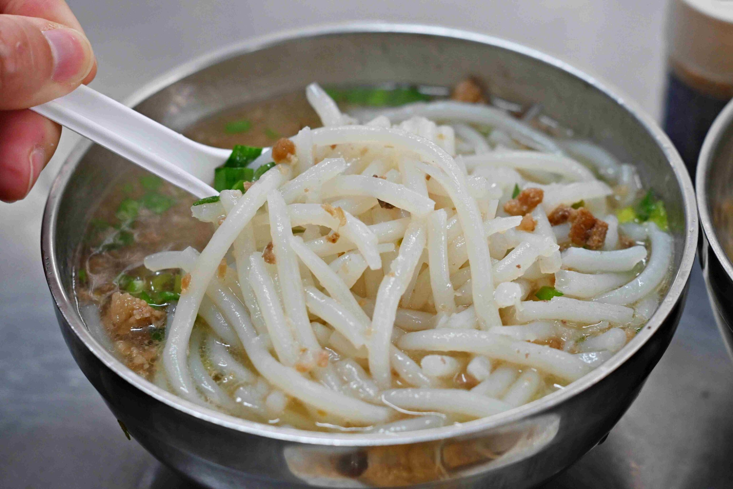 【松山美食】新東街米粉湯，隱藏在草埔市場的無名早午餐黑白切推薦(菜單) @趙先生吃飯