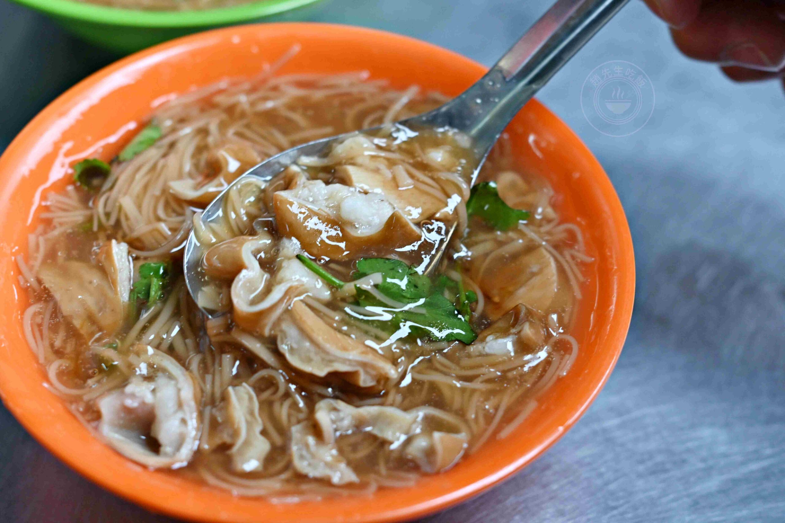 【三重美食】麗紅米粉湯，傳承三代80年市場老字號，手工大腸頭、米粉湯黑白切都推薦(菜單) @趙先生吃飯