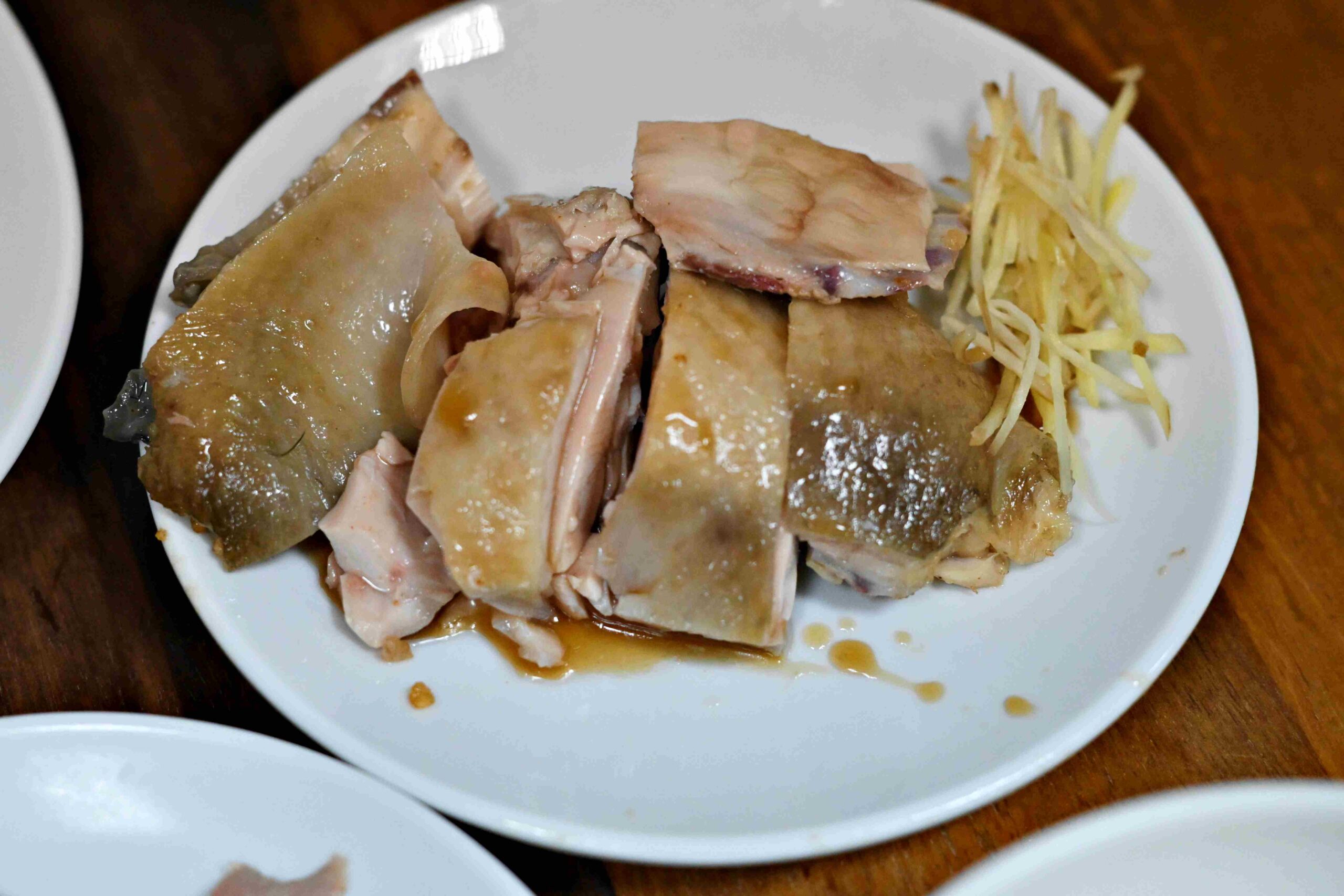 【龍山寺美食】周記肉粥店，一碗15元肉粥無限續湯與酥脆紅燒肉推薦 (菜單) @趙先生吃飯