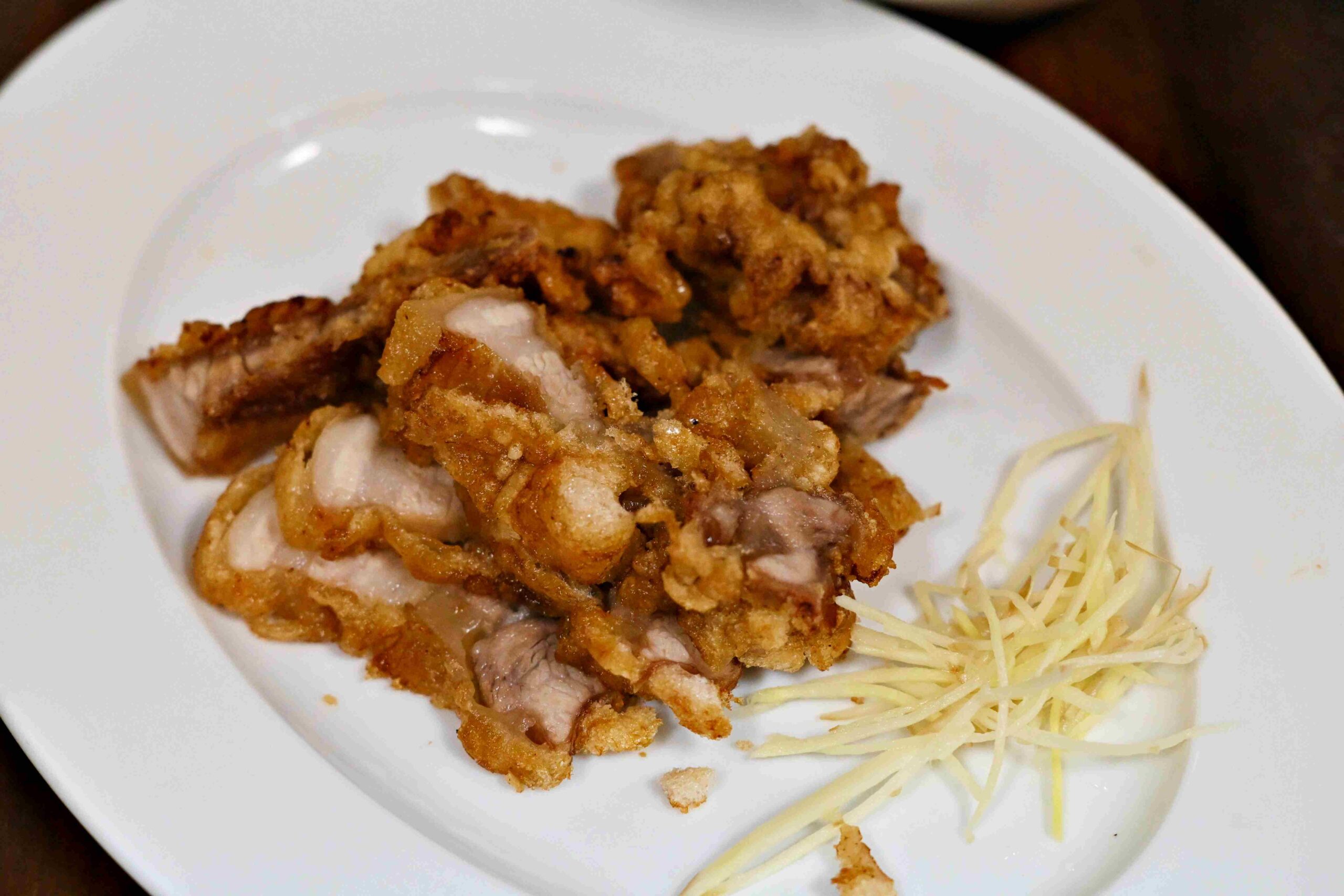 【龍山寺美食】周記肉粥店，一碗15元肉粥無限續湯與酥脆紅燒肉推薦 (菜單) @趙先生吃飯