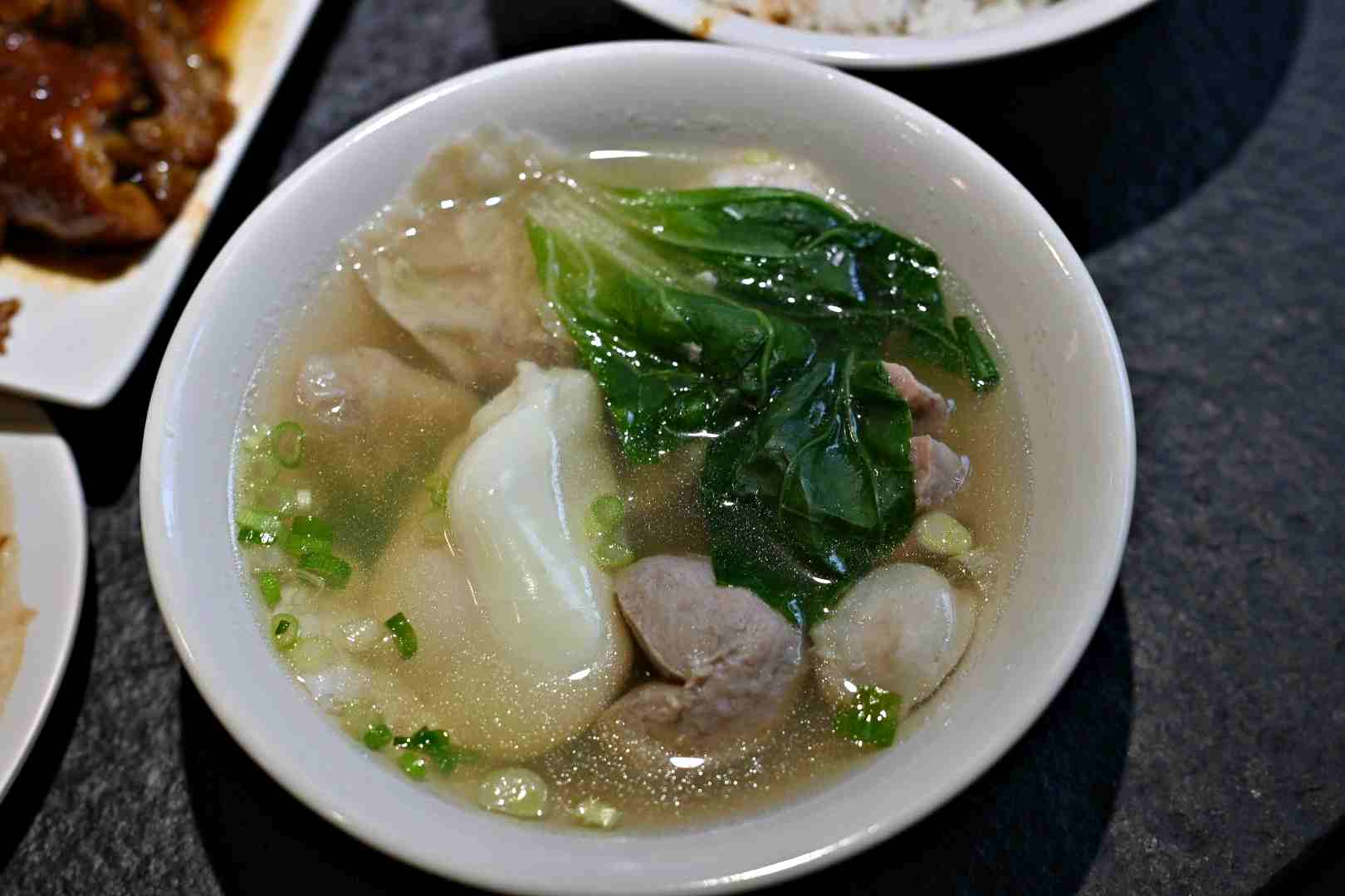 【西門美食】西門麵店銷魂豬腳飯，60年老店24小時營業，必點銷魂豬腳飯配半熟蛋 (菜單) @趙先生吃飯