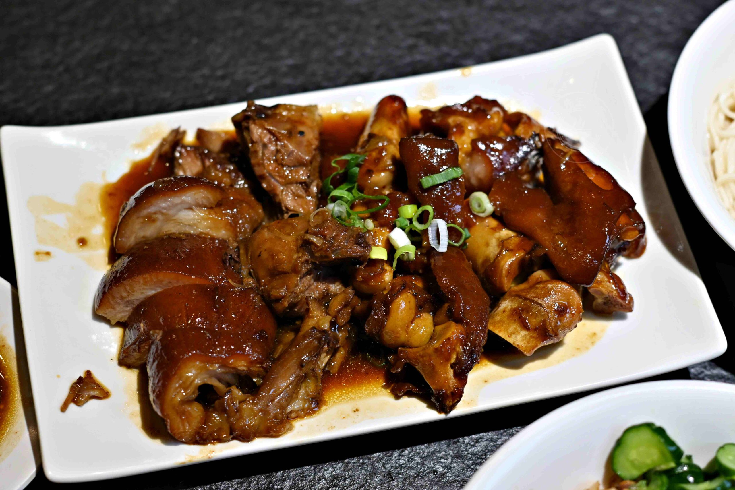 【西門美食】西門麵店銷魂豬腳飯，60年老店24小時營業，必點銷魂豬腳飯配半熟蛋 (菜單) @趙先生吃飯