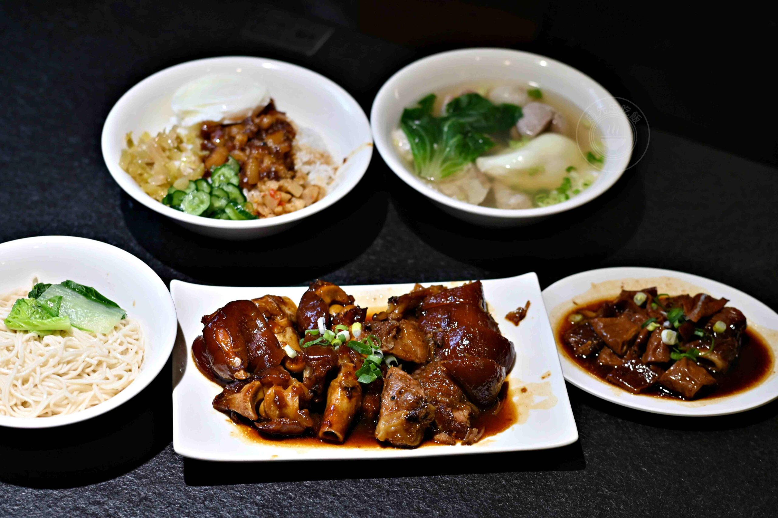 【西門美食】西門麵店銷魂豬腳飯，60年老店24小時營業，必點銷魂豬腳飯配半熟蛋 (菜單) @趙先生吃飯