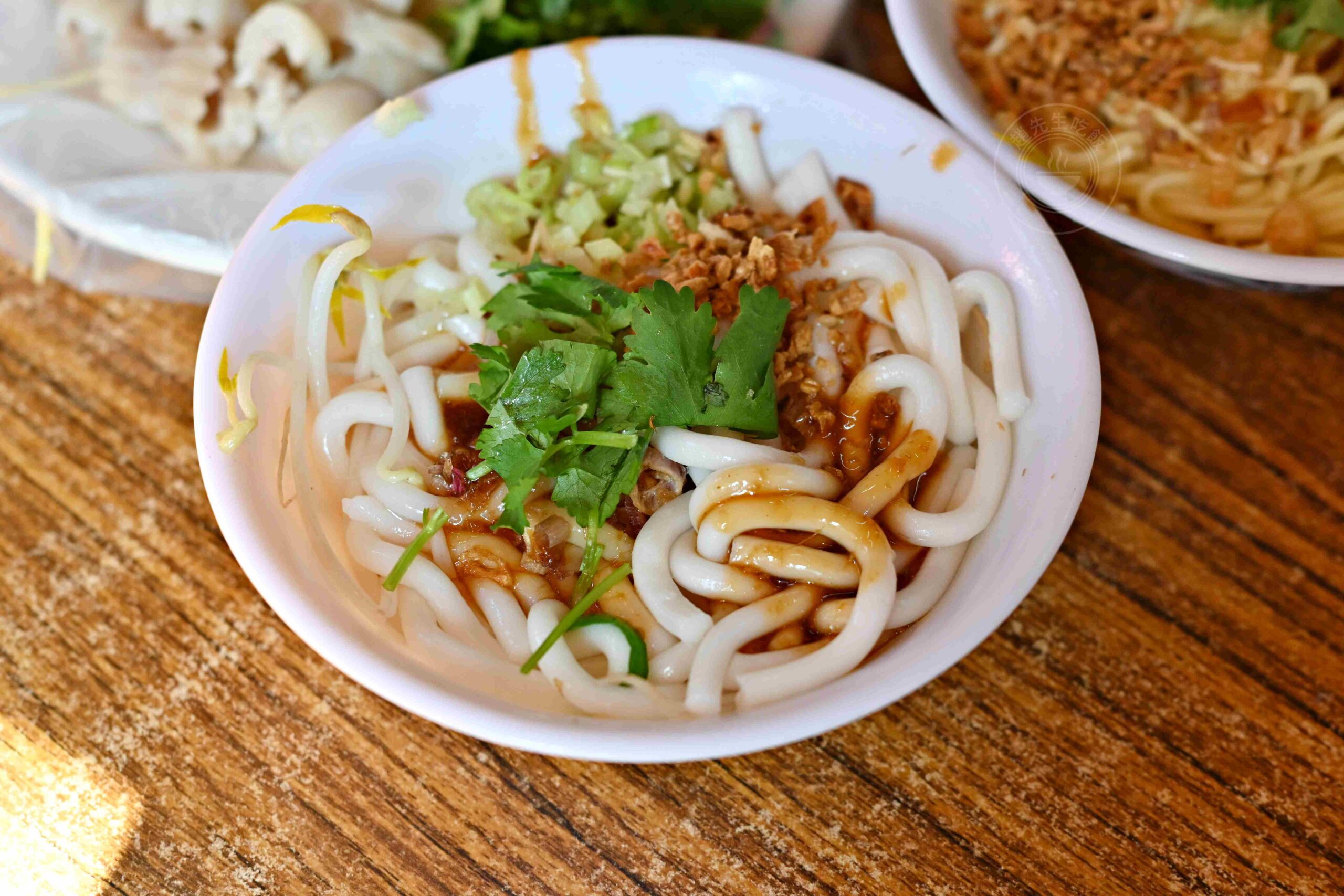 【三重美食】麗紅米粉湯，傳承三代80年市場老字號，手工大腸頭、米粉湯黑白切都推薦(菜單) @趙先生吃飯