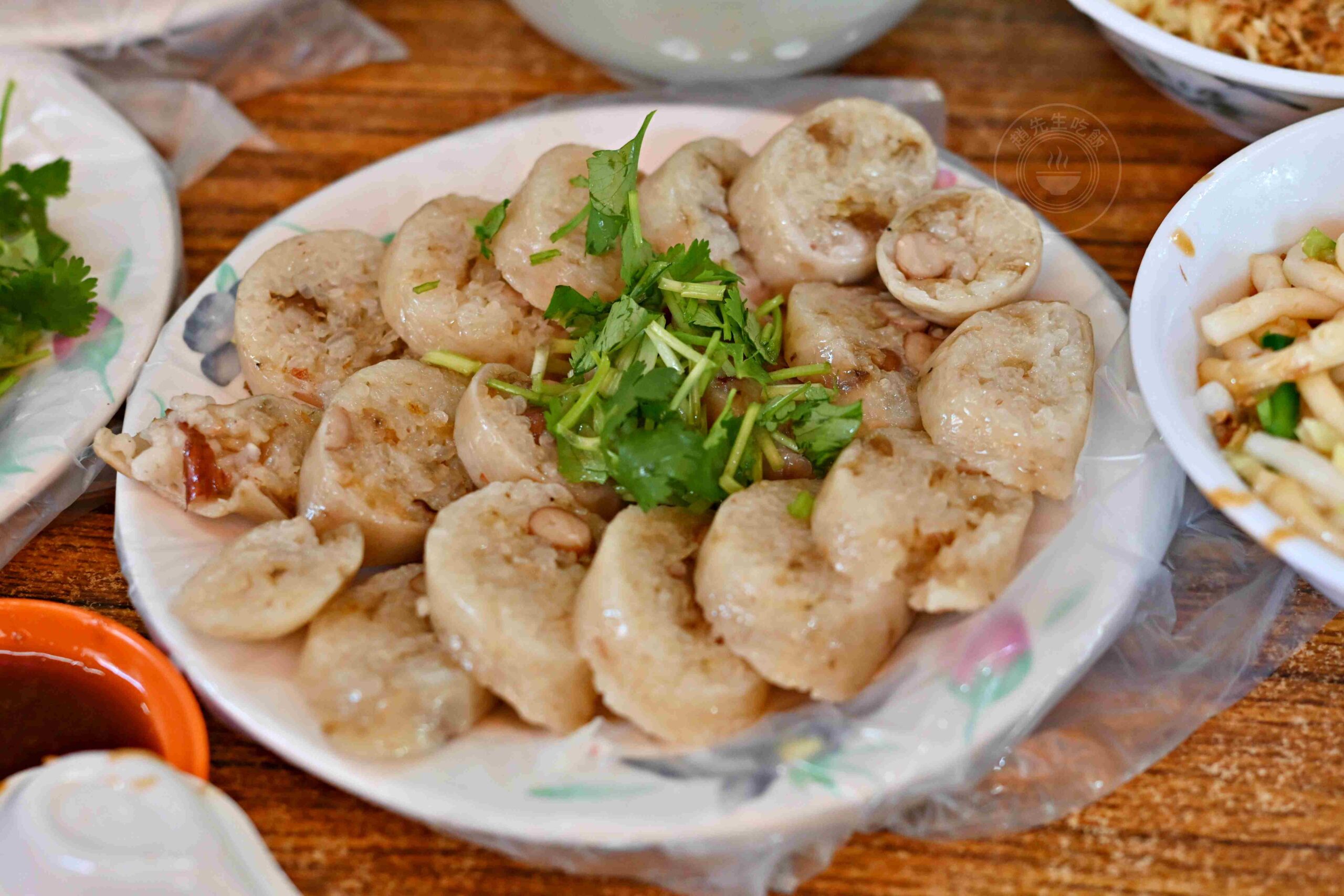 【三重美食】麗紅米粉湯，傳承三代80年市場老字號，手工大腸頭、米粉湯黑白切都推薦(菜單) @趙先生吃飯