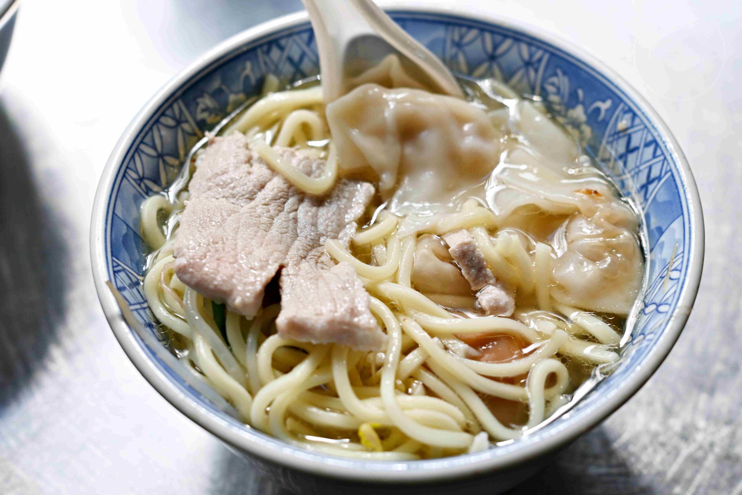 【三重小吃】阿田麵，這碗古早味油蔥麵真的很強，里肌肉片軟嫩又大塊 (菜單) @趙先生吃飯