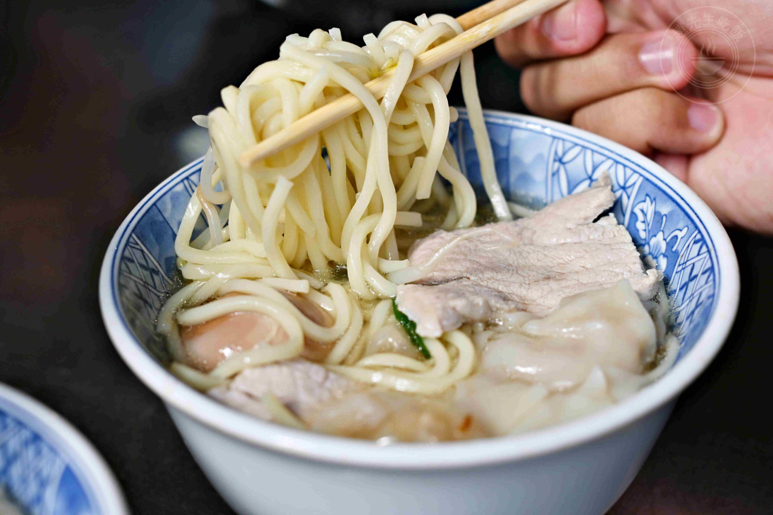 【三重小吃】阿田麵，這碗古早味油蔥麵真的很強，里肌肉片軟嫩又大塊 (菜單) @趙先生吃飯