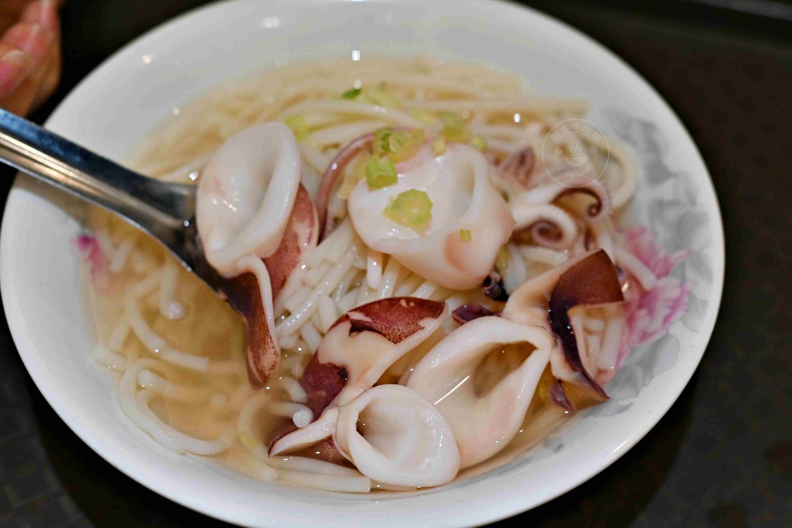 【台南美食】邱家小卷米粉，國華街排隊老店，小卷厚實又脆又甜推薦(菜單) @趙先生吃飯