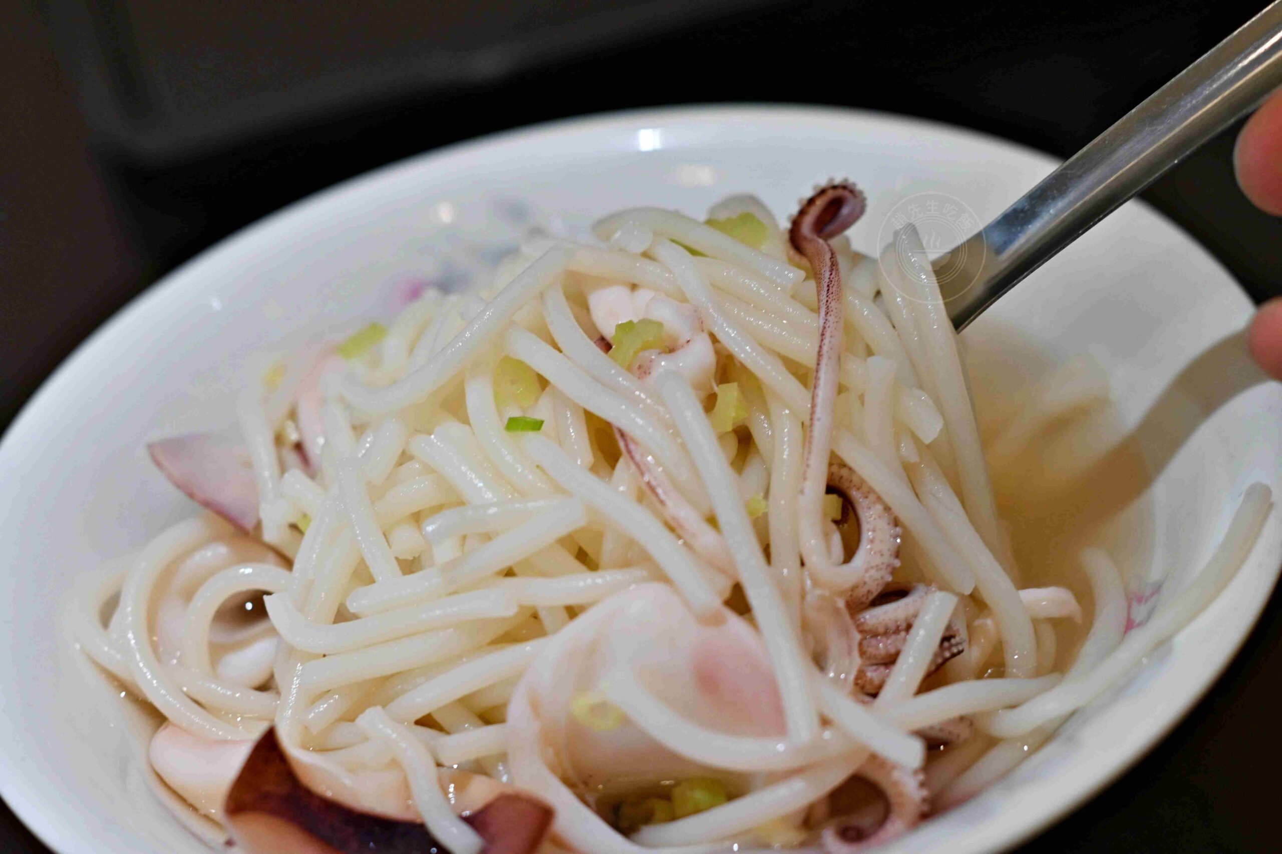 【台南美食】邱家小卷米粉，國華街排隊老店，小卷厚實又脆又甜推薦(菜單) @趙先生吃飯