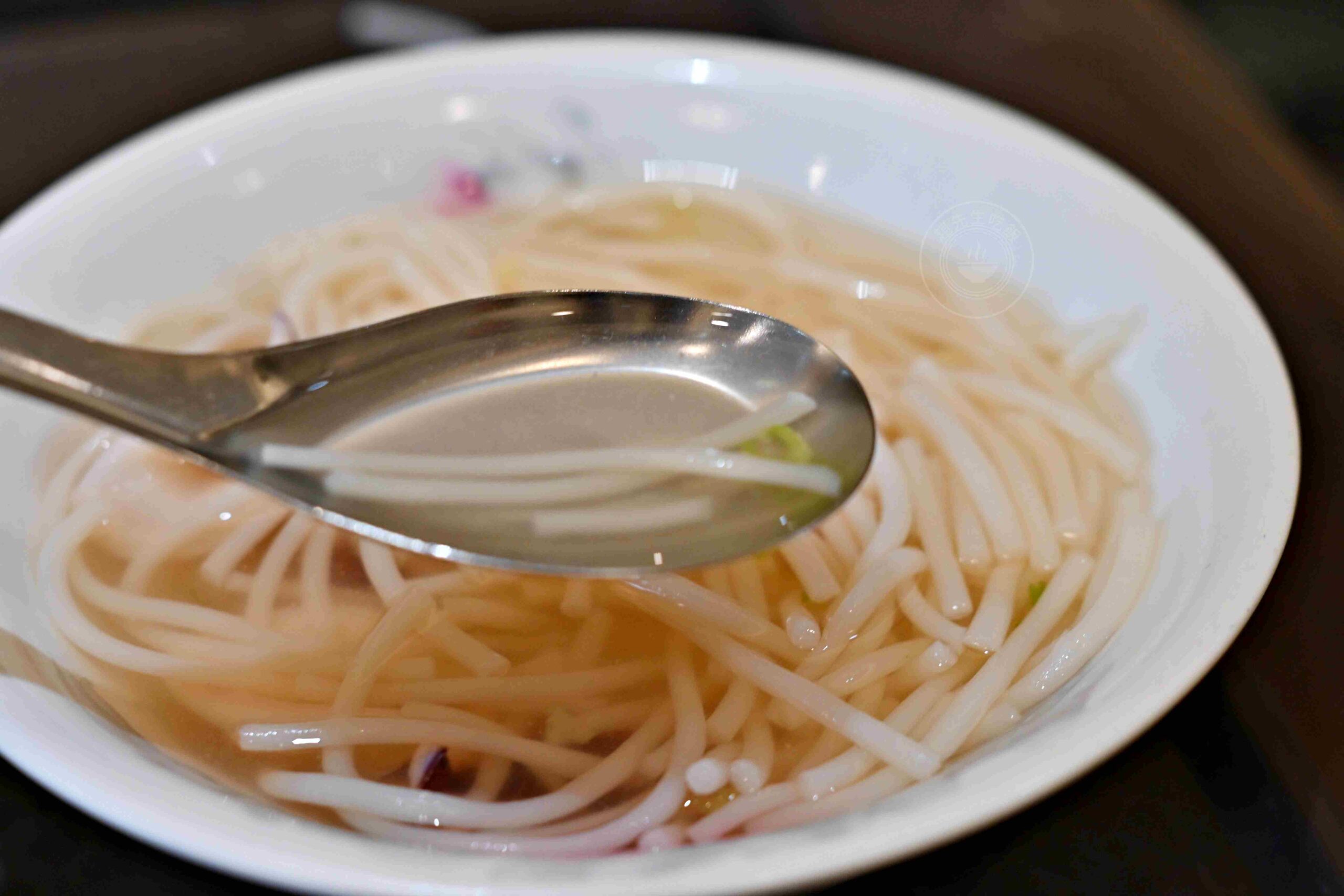 【台南美食】邱家小卷米粉，國華街排隊老店，小卷厚實又脆又甜推薦(菜單) @趙先生吃飯