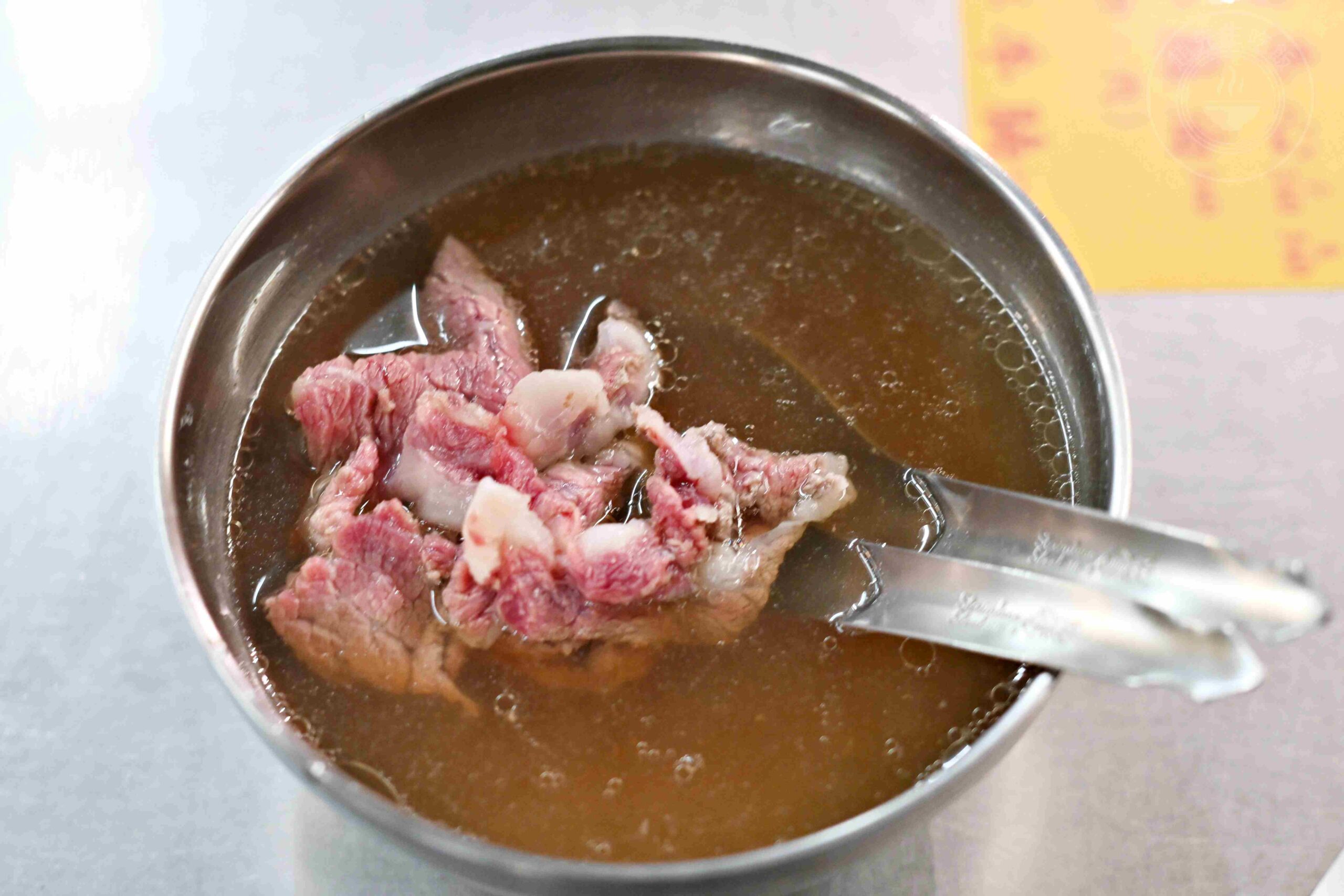 【台南美食】鬍鬚忠牛肉湯，牛肉湯順口好喝！牛肉燥飯肉量鋪滿滿推薦(菜單) @趙先生吃飯