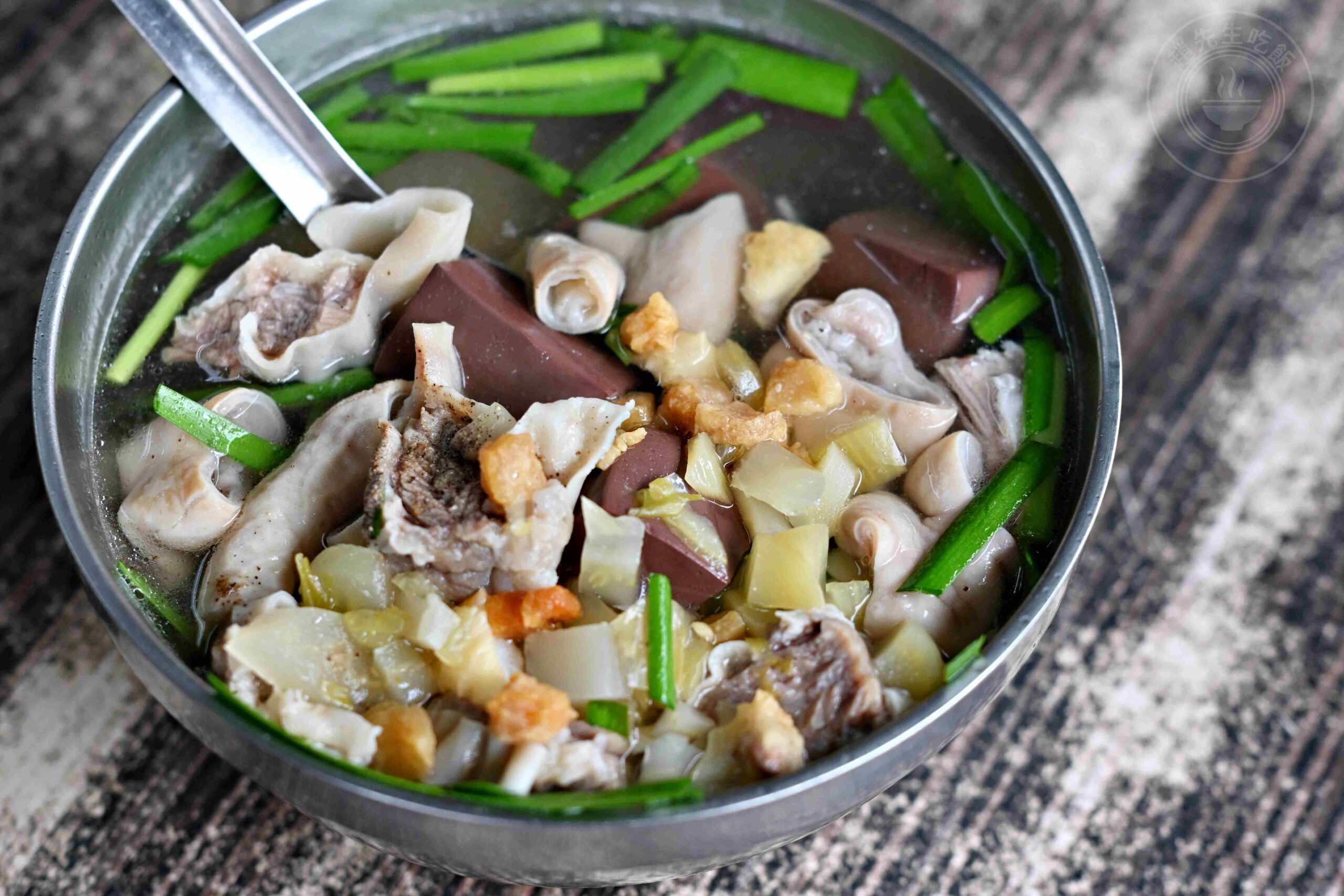 【台南美食】鬍鬚忠牛肉湯，牛肉湯順口好喝！牛肉燥飯肉量鋪滿滿推薦(菜單) @趙先生吃飯