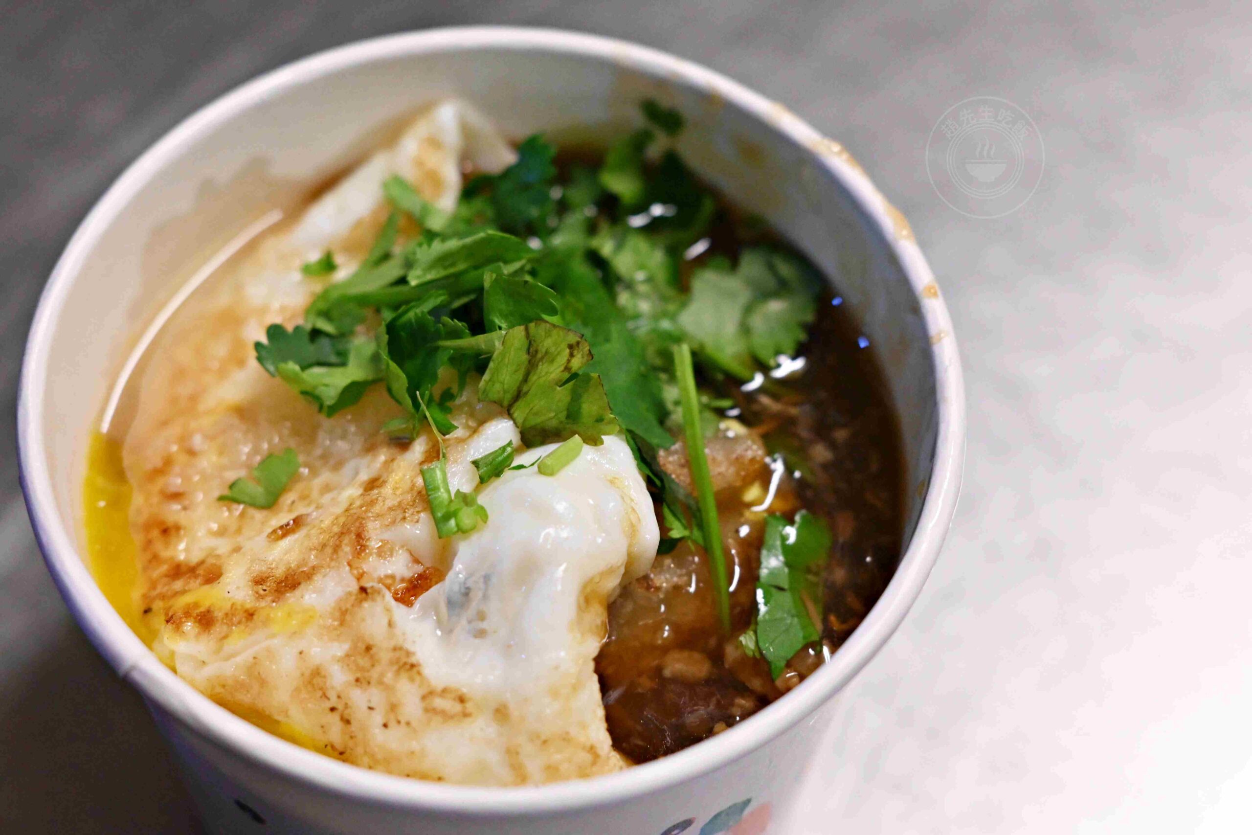 【台南美食】陳記大灣粿仔，大灣黃昏市場60年排隊老店，靈魂醬汁小吃推薦加蛋(菜單) @趙先生吃飯