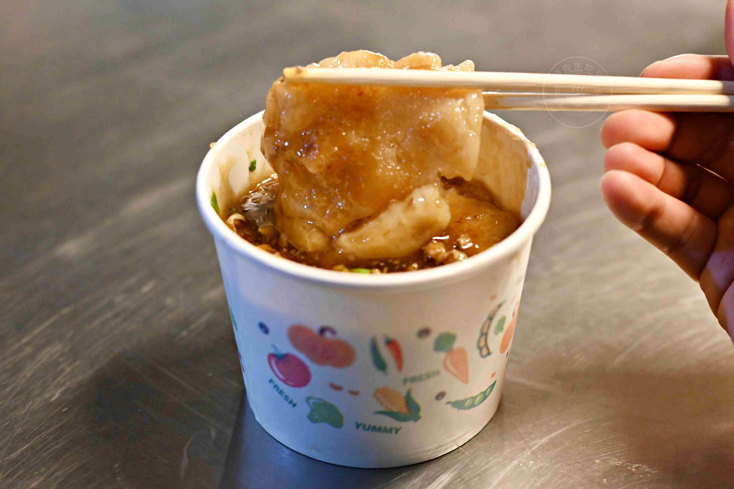 【台南美食】陳記大灣粿仔，大灣黃昏市場60年排隊老店，靈魂醬汁小吃推薦加蛋(菜單) @趙先生吃飯