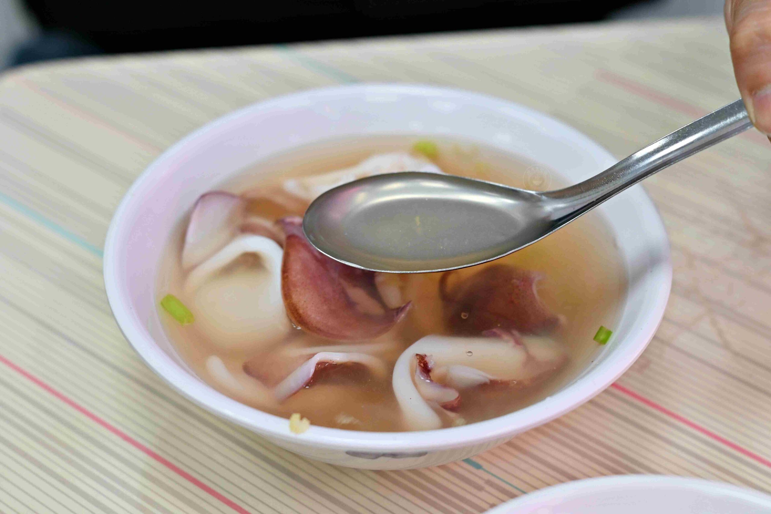 【台南美食】葉家小卷米粉，每天排隊賣完就收的Q彈粗米粉，米其林跟500碗也愛(菜單) @趙先生吃飯