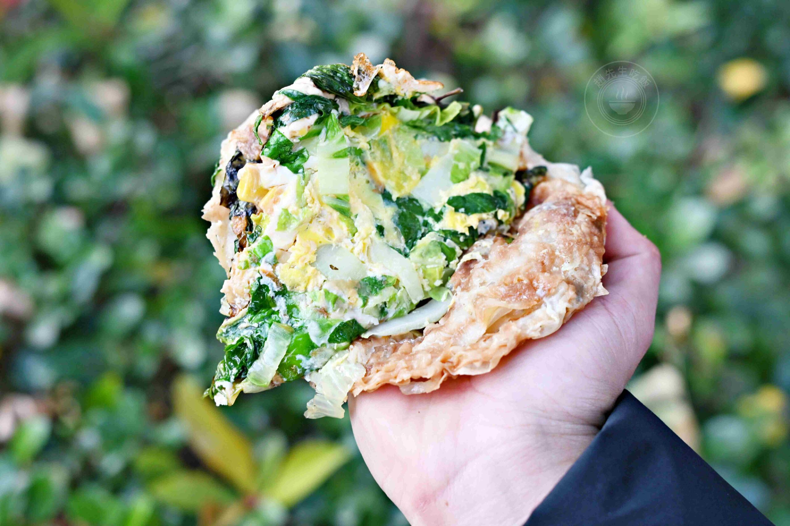 【新莊美食】忠將蔥蔬餅，超爆量蔬菜、玉米，乾煎不油膩脆皮推薦 (菜單) @趙先生吃飯