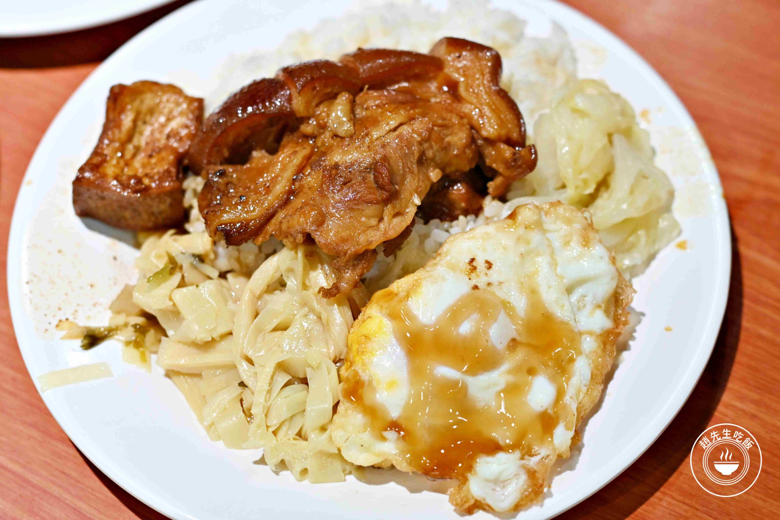 【新莊美食】後菜園艋舺腿庫飯，誇張便宜好吃便當，大雞腿只要100推薦(菜單) @趙先生吃飯