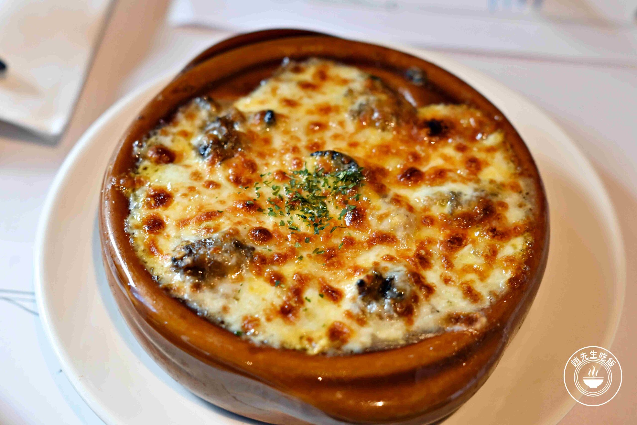 【桃園美食】雅室牛排桃園藝文店，台北30年老店品質神複製，經典濃湯跟牛排推薦 (菜單/價錢) @趙先生吃飯