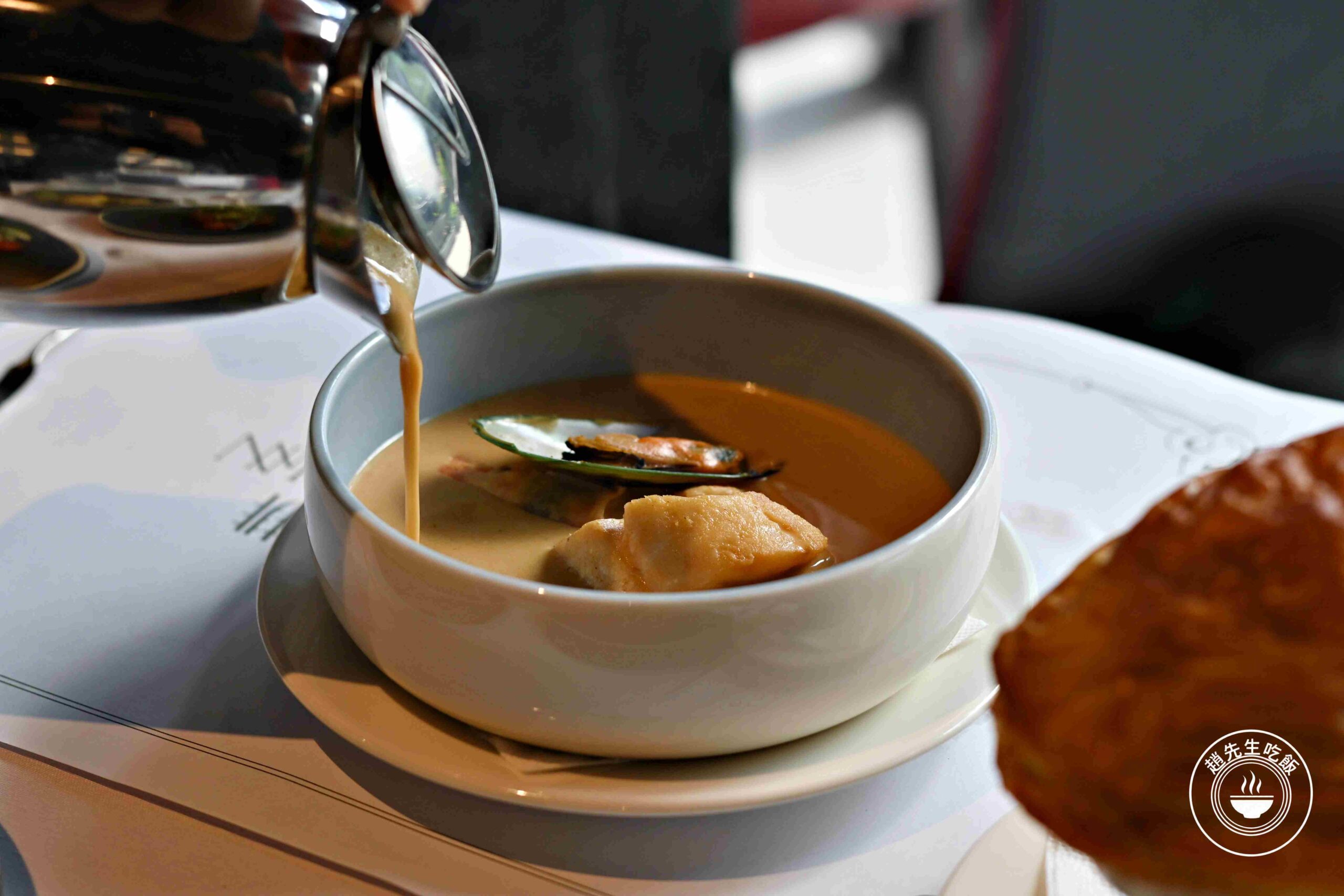 【桃園美食】雅室牛排桃園藝文店，台北30年老店品質神複製，經典濃湯跟牛排推薦 (菜單/價錢) @趙先生吃飯