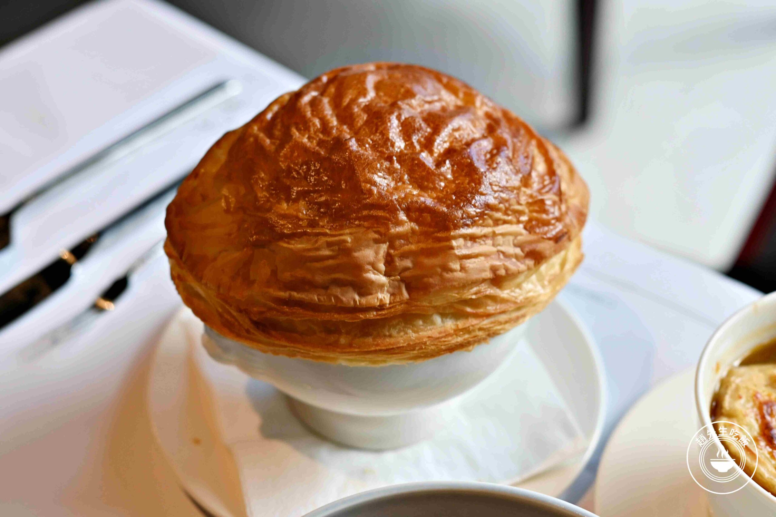 【桃園美食】雅室牛排桃園藝文店，台北30年老店品質神複製，經典濃湯跟牛排推薦 (菜單/價錢) @趙先生吃飯