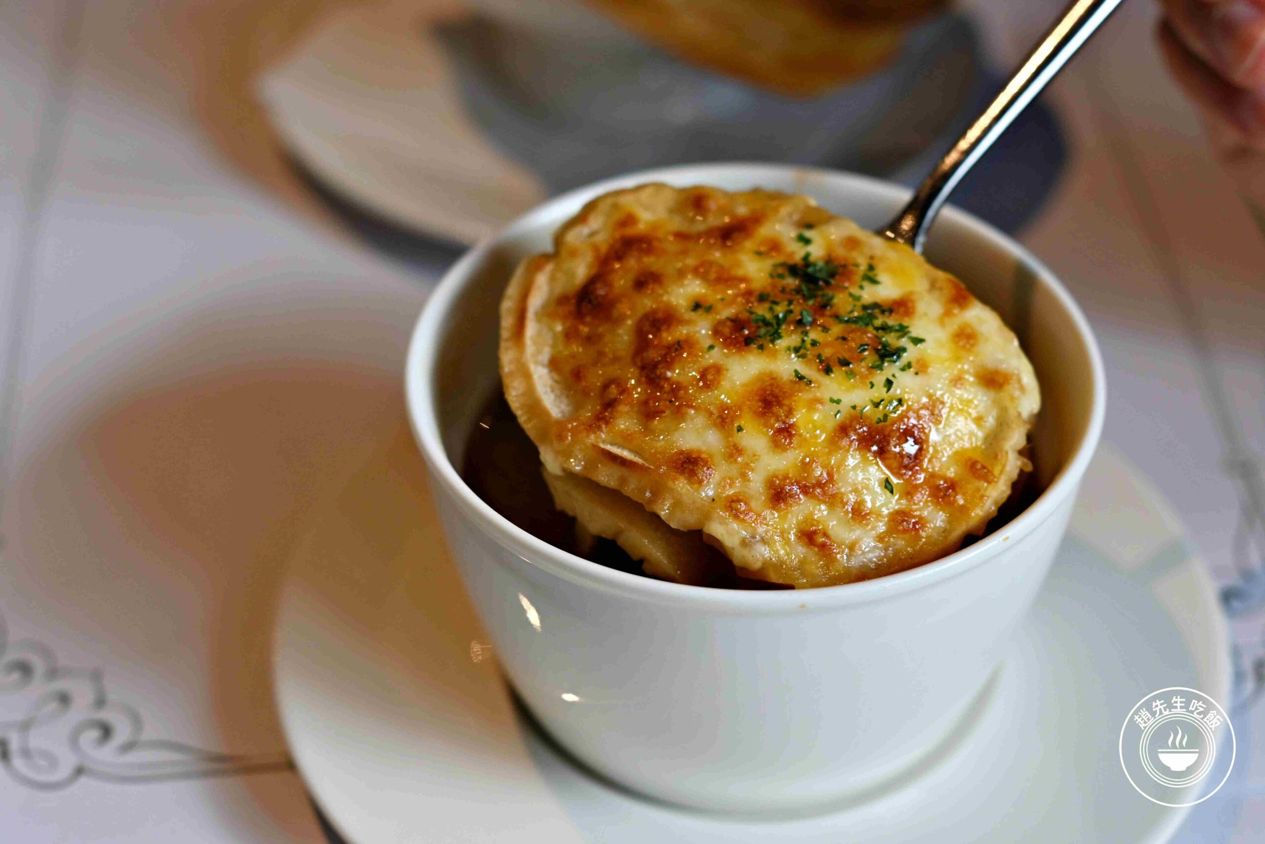 【桃園美食】雅室牛排桃園藝文店，台北30年老店品質神複製，經典濃湯跟牛排推薦 (菜單/價錢) @趙先生吃飯