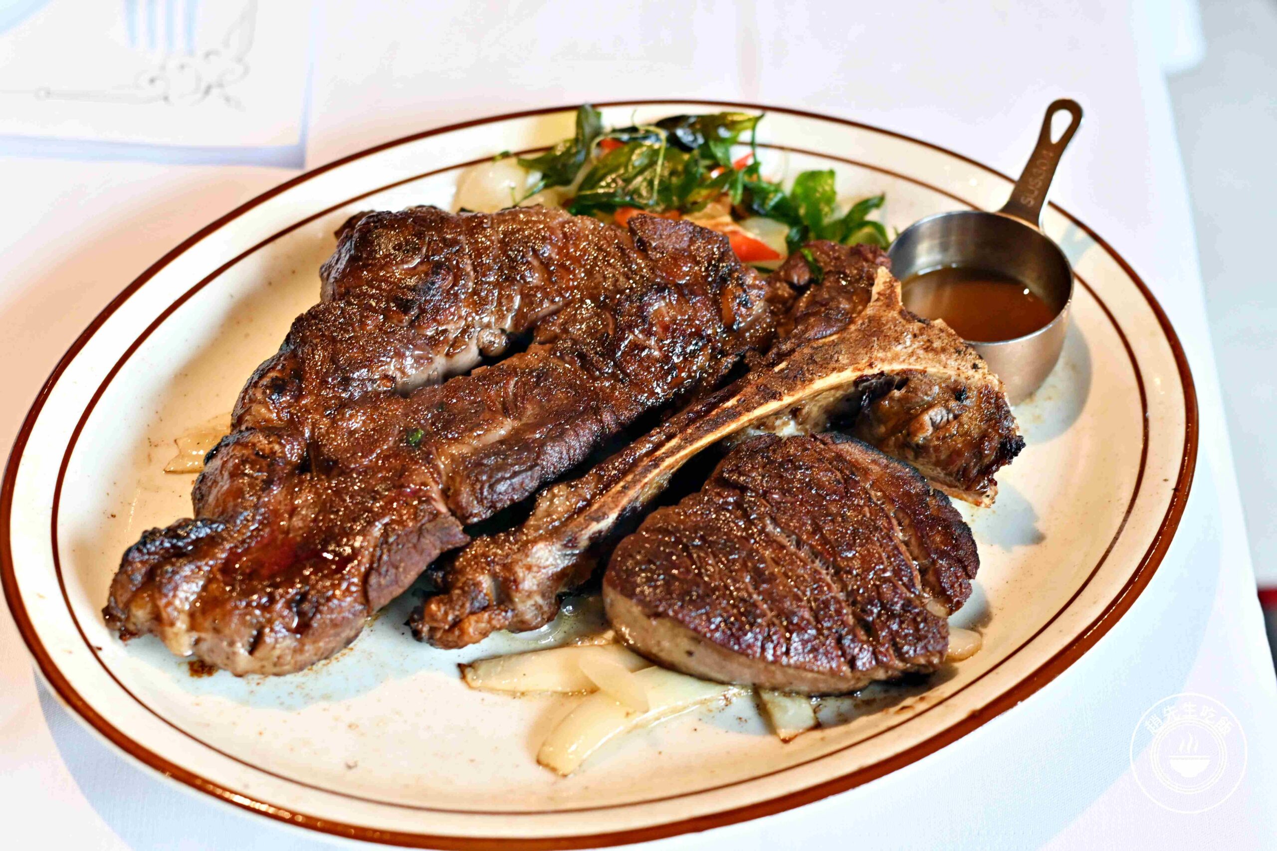 【桃園美食】雅室牛排桃園藝文店，台北30年老店品質神複製，經典濃湯跟牛排推薦 (菜單/價錢) @趙先生吃飯