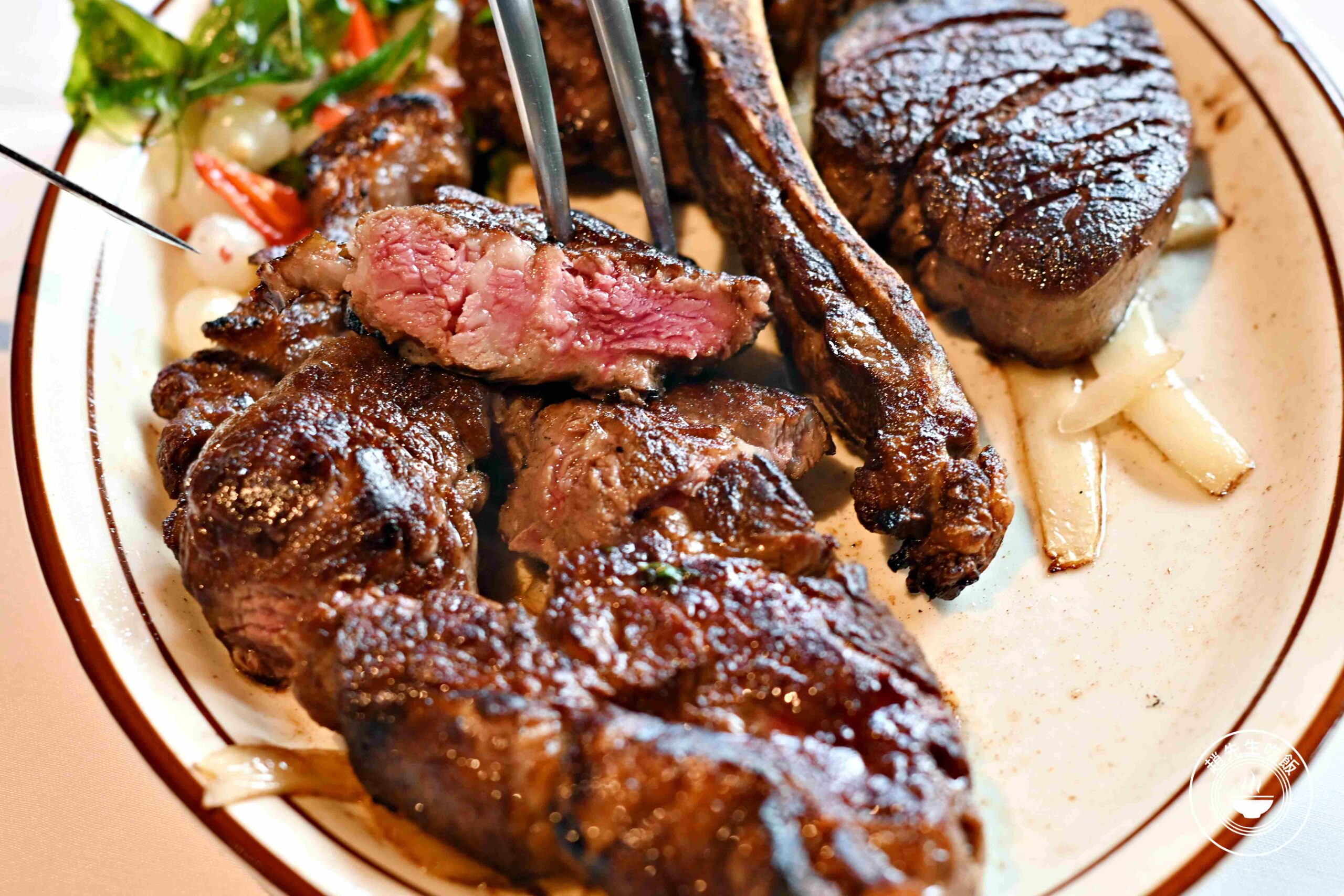 【桃園美食】雅室牛排桃園藝文店,台北30年老店品質神複製,經典濃湯跟牛排推薦 (菜單/價錢) @趙先生吃飯 【桃園美食】雅室牛排桃園藝文店,台北30年老店品質神複製,經典濃湯跟牛排推薦 (菜單/價錢) @趙先生吃飯