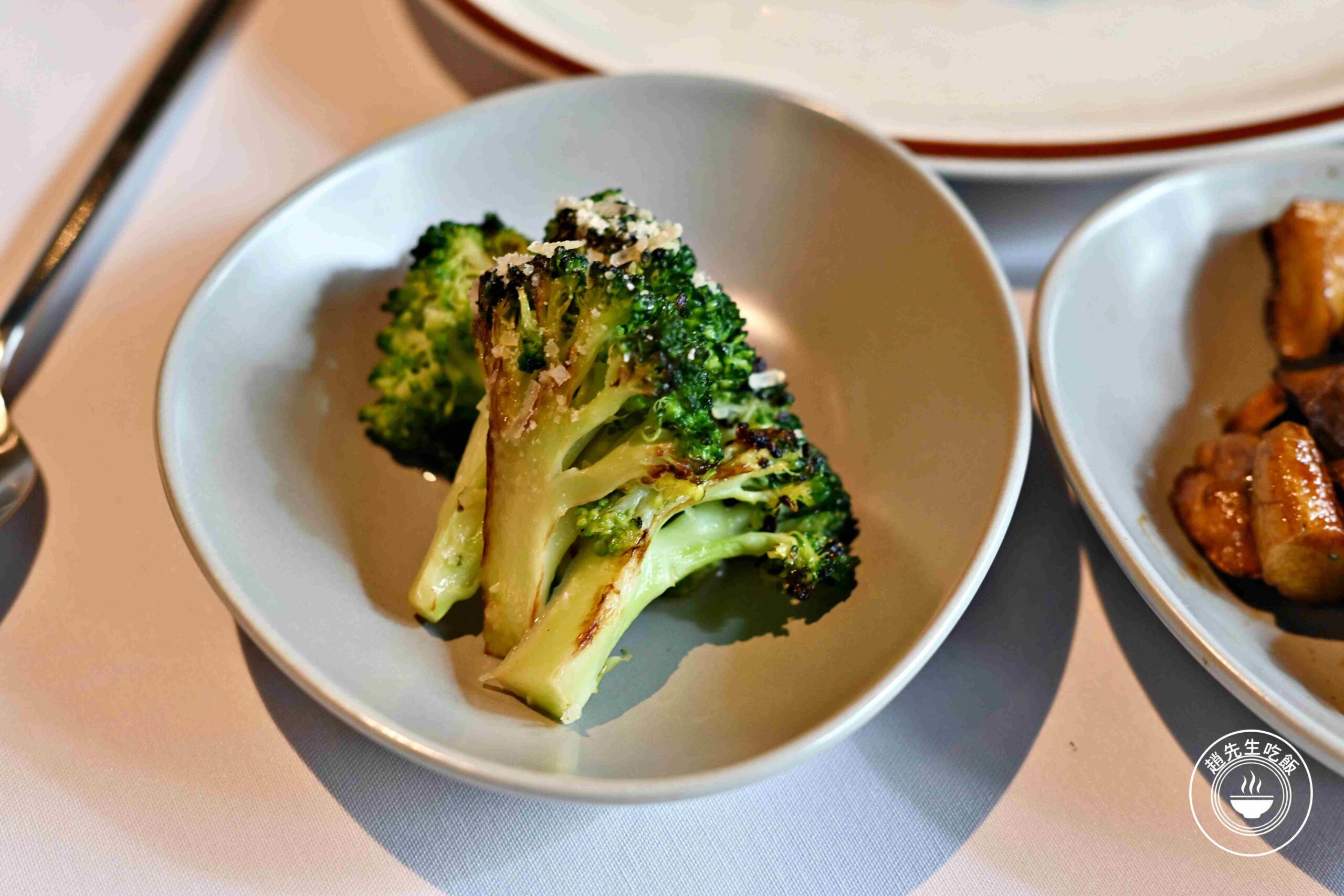 【桃園美食】雅室牛排桃園藝文店，台北30年老店品質神複製，經典濃湯跟牛排推薦 (菜單/價錢) @趙先生吃飯