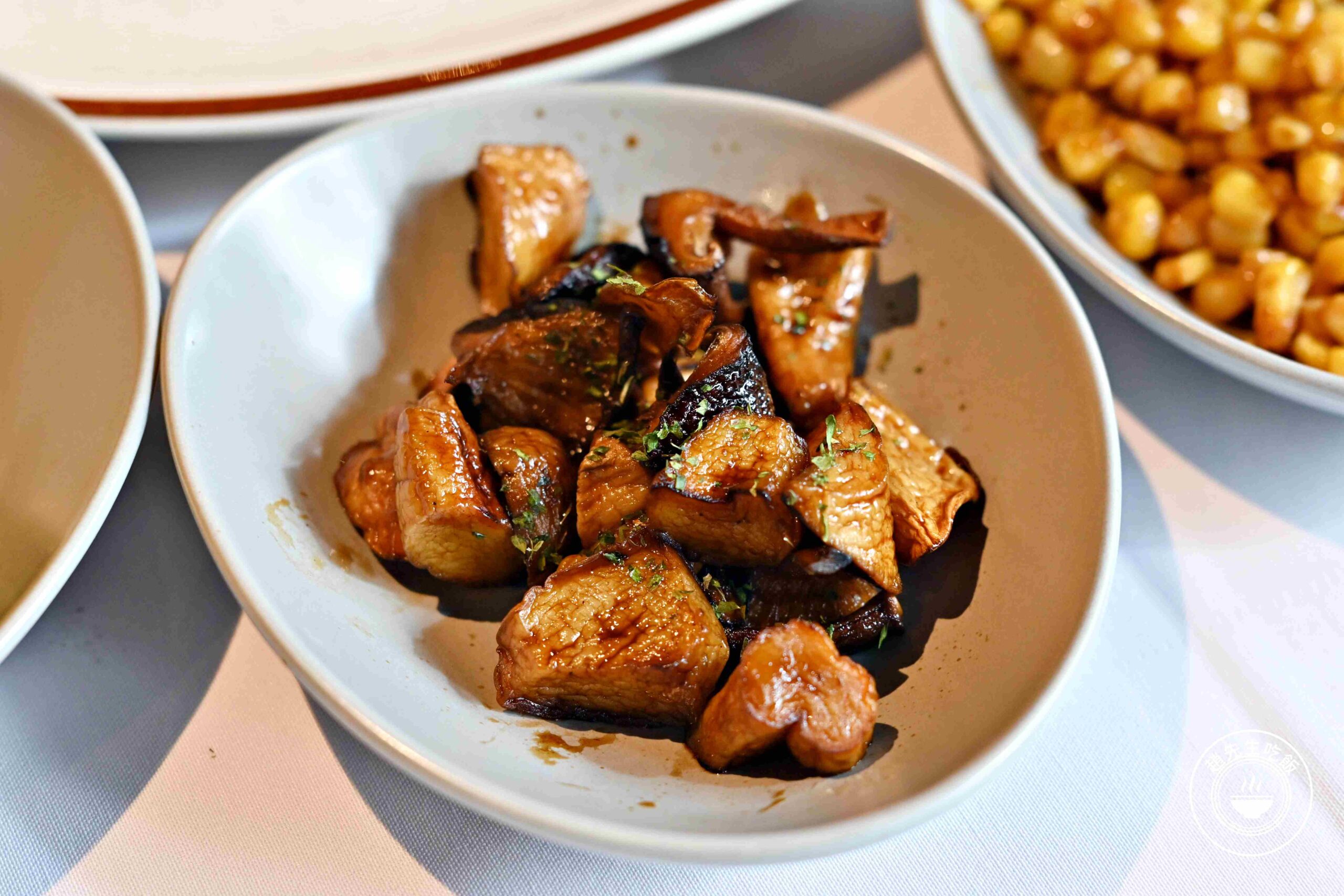 【桃園美食】雅室牛排桃園藝文店，台北30年老店品質神複製，經典濃湯跟牛排推薦 (菜單/價錢) @趙先生吃飯