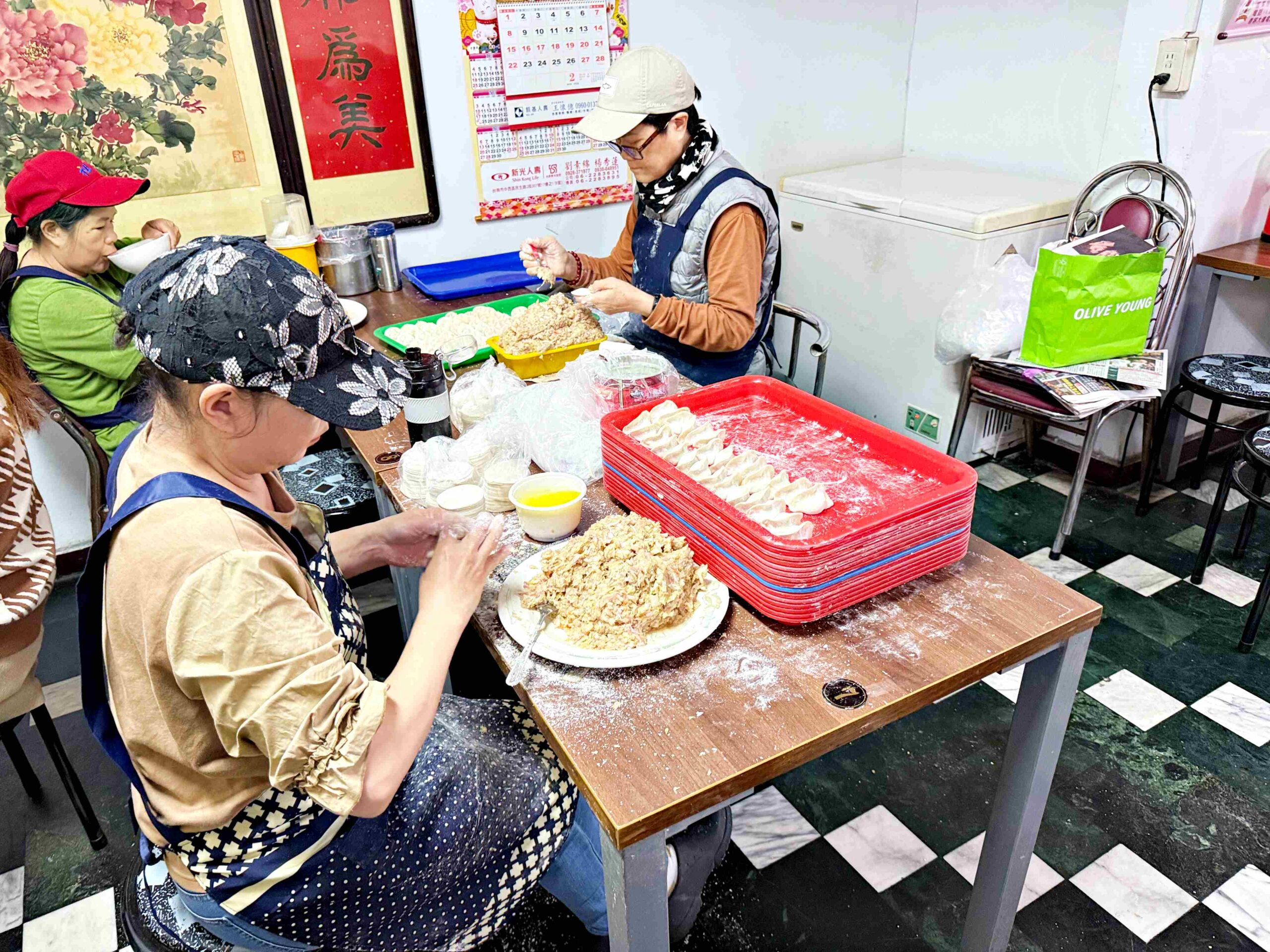 【台南美食】朗頡水餃，在地人不想說的銅板價麵食跟水餃，卻是極度好吃推薦(菜單) @趙先生吃飯