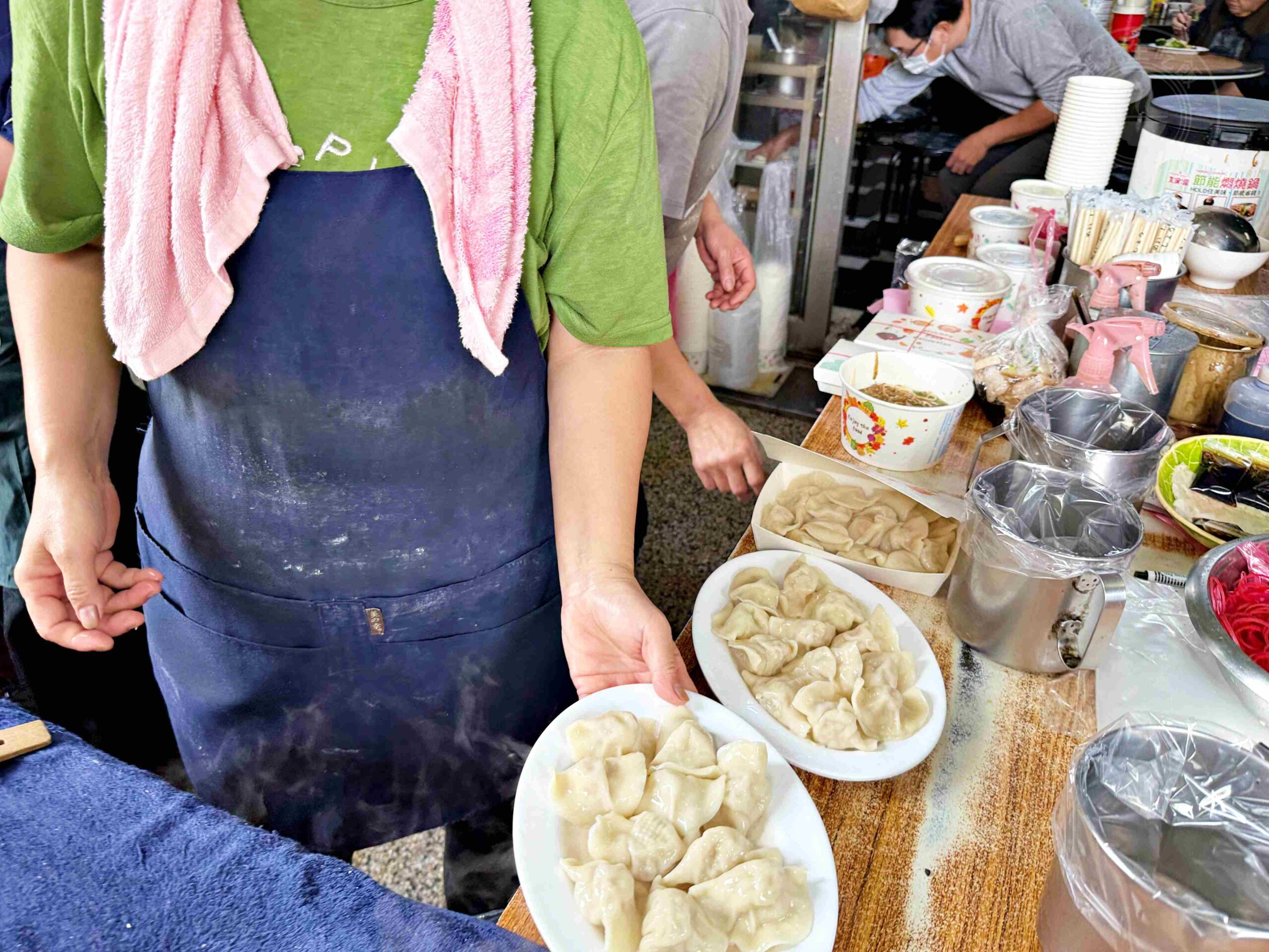 【台南美食】朗頡水餃，在地人不想說的銅板價麵食跟水餃，卻是極度好吃推薦(菜單) @趙先生吃飯