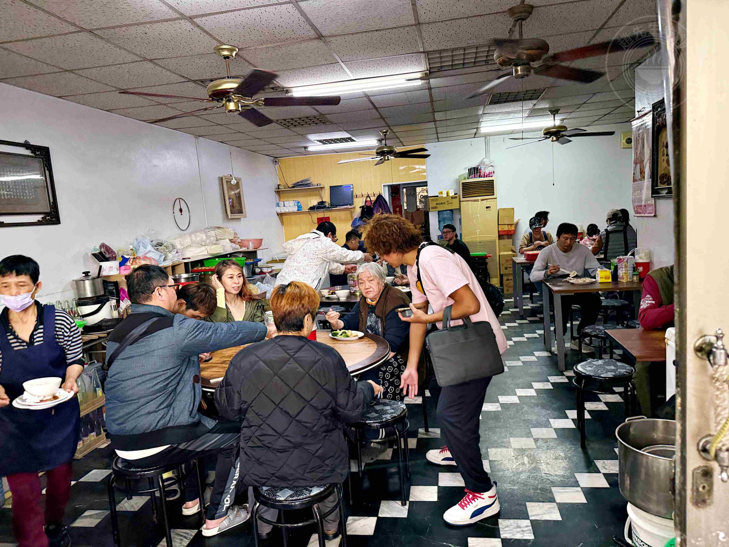 【台南美食】朗頡水餃，在地人不想說的銅板價麵食跟水餃，卻是極度好吃推薦(菜單) @趙先生吃飯