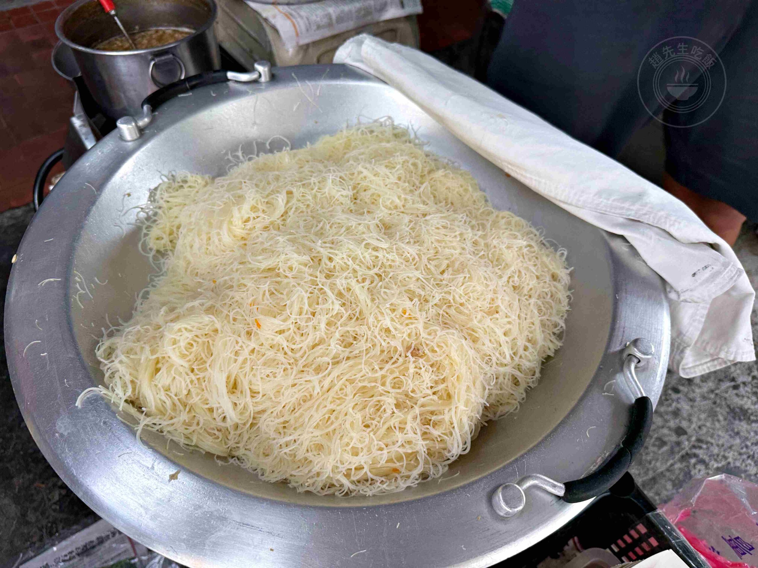 【台南美食】蔡家豬血湯，炒米粉濕潤入味超強，綜合豬血湯料滿到炸出來(菜單) @趙先生吃飯